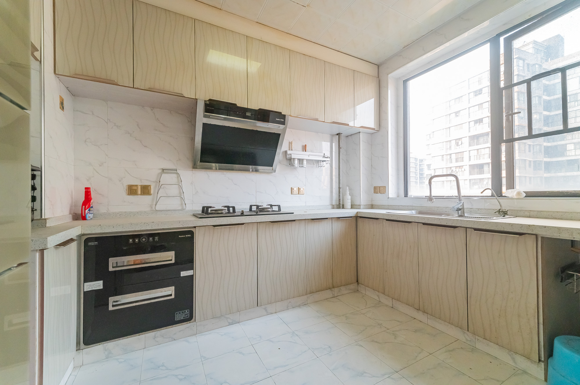 恒基凯旋门一二期  4室2厅2卫    128.0万 恒基凯旋门一二期  4室2厅2卫    128.0万厨房