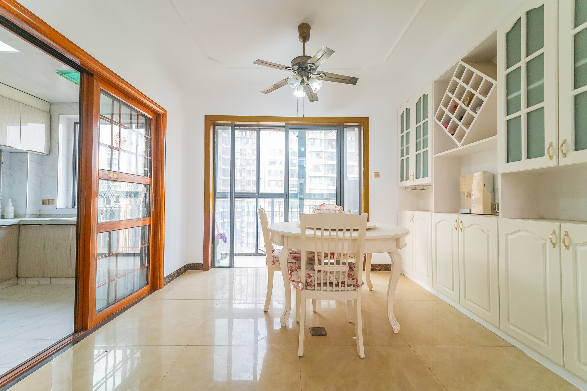 恒基凯旋门一二期  4室2厅2卫    128.0万 恒基凯旋门一二期  4室2厅2卫    128.0万客厅