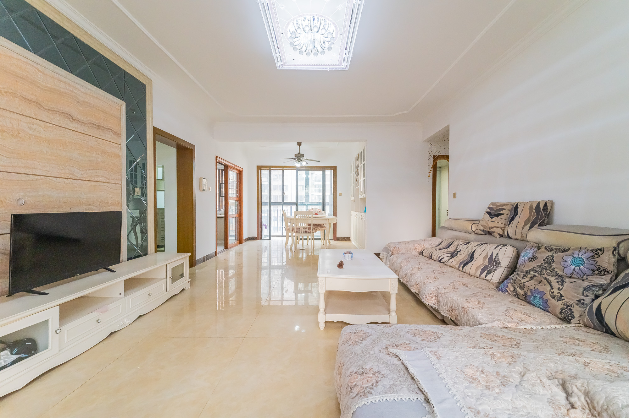 恒基凯旋门一二期  4室2厅2卫    128.0万 恒基凯旋门一二期  4室2厅2卫    128.0万客厅