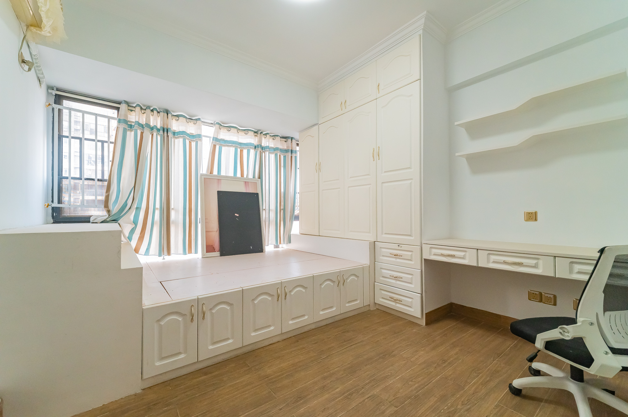 恒基凯旋门一二期  4室2厅2卫    128.0万 恒基凯旋门一二期  4室2厅2卫    128.0万卧室