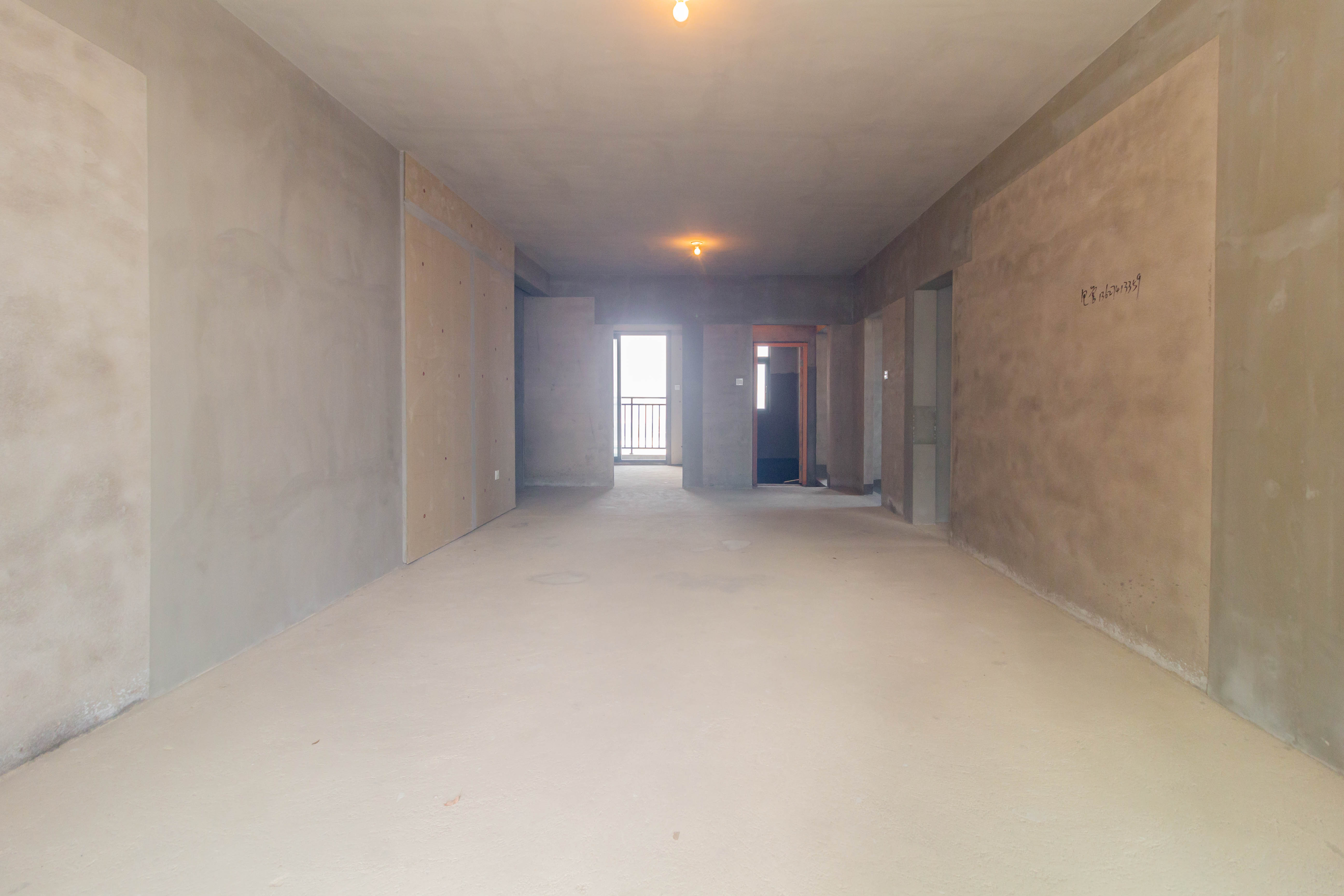 日盛湖湘花苑  3室2厅2卫    88.88万 日盛湖湘花苑  3室2厅2卫    88.88万客厅