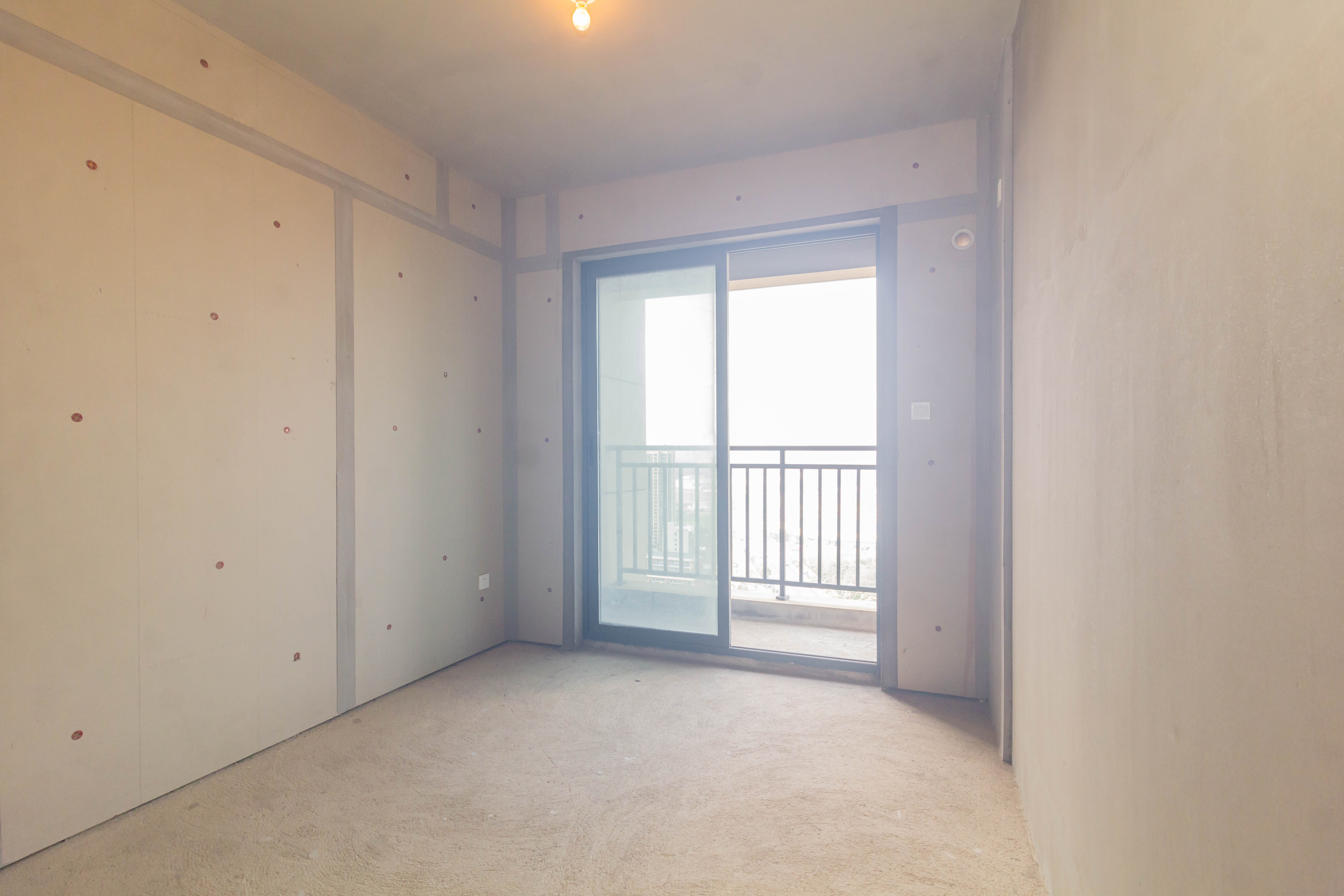 日盛湖湘花苑  3室2厅2卫    88.88万 日盛湖湘花苑  3室2厅2卫    88.88万卧室