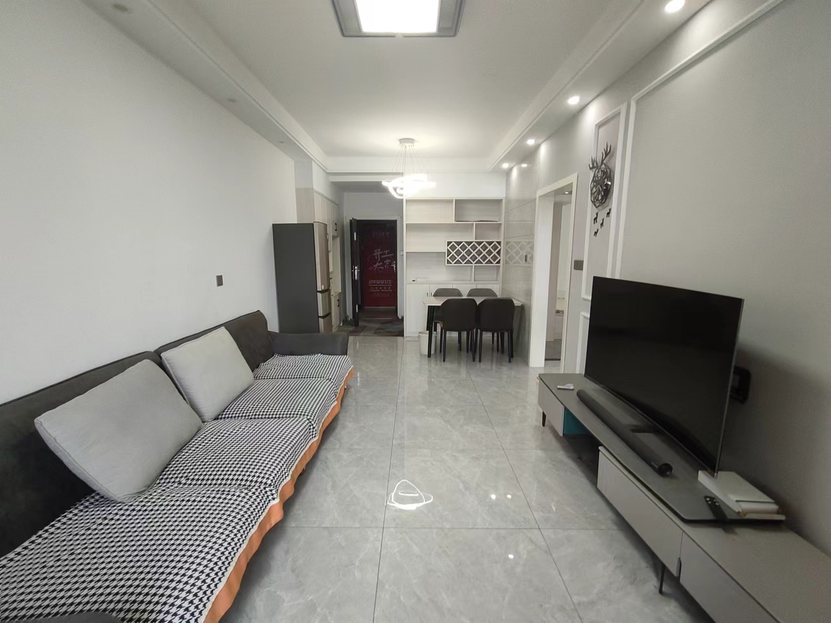 凯风珑城 2室1厅1卫 39.8万 凯风珑城 2室1厅1卫 39.8万室内图