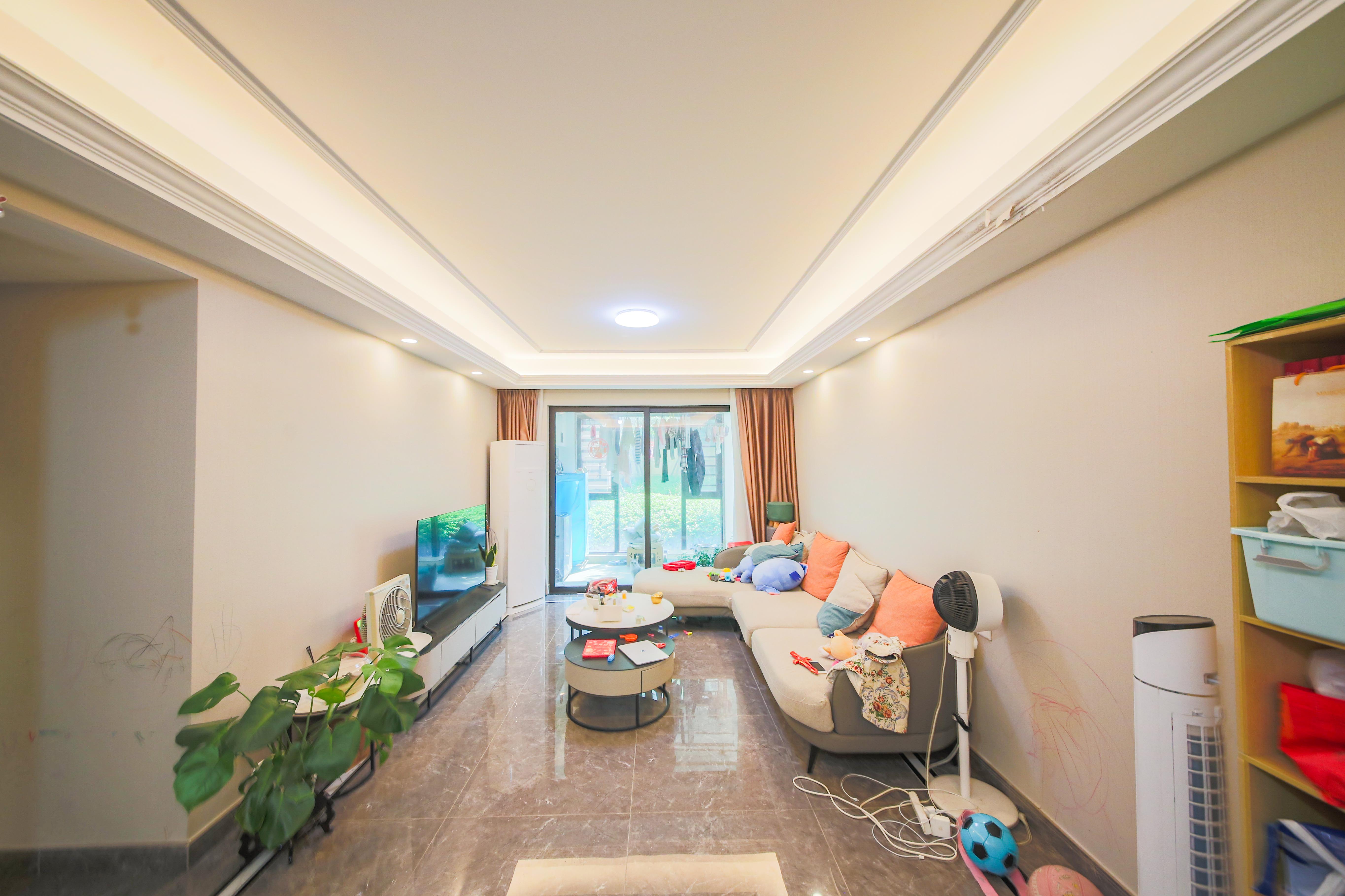 中海珑悦府 3室2厅2卫 98.0万 中海珑悦府 3室2厅2卫 98.0万客厅