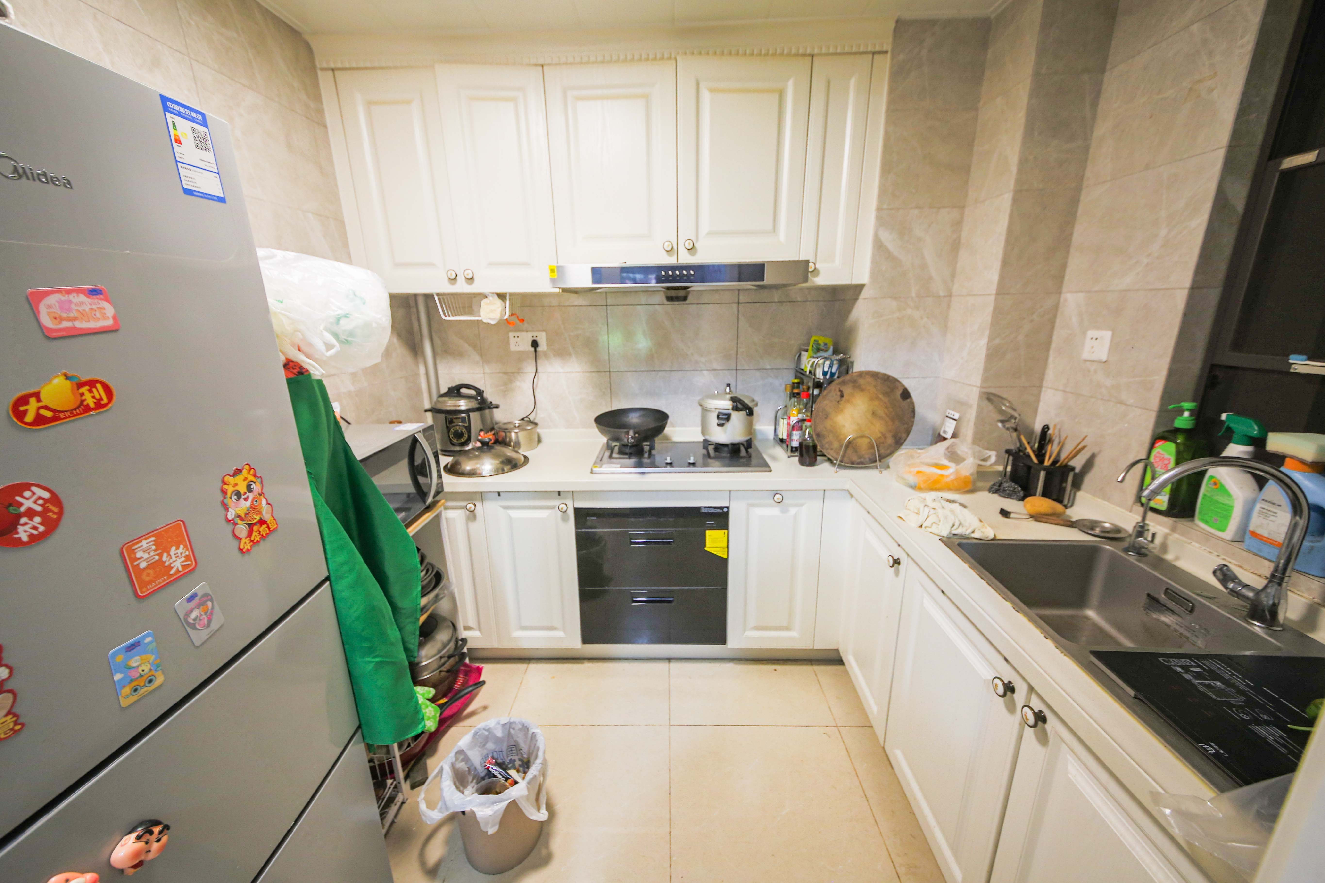 中海珑悦府 3室2厅2卫 98.0万 中海珑悦府 3室2厅2卫 98.0万厨房