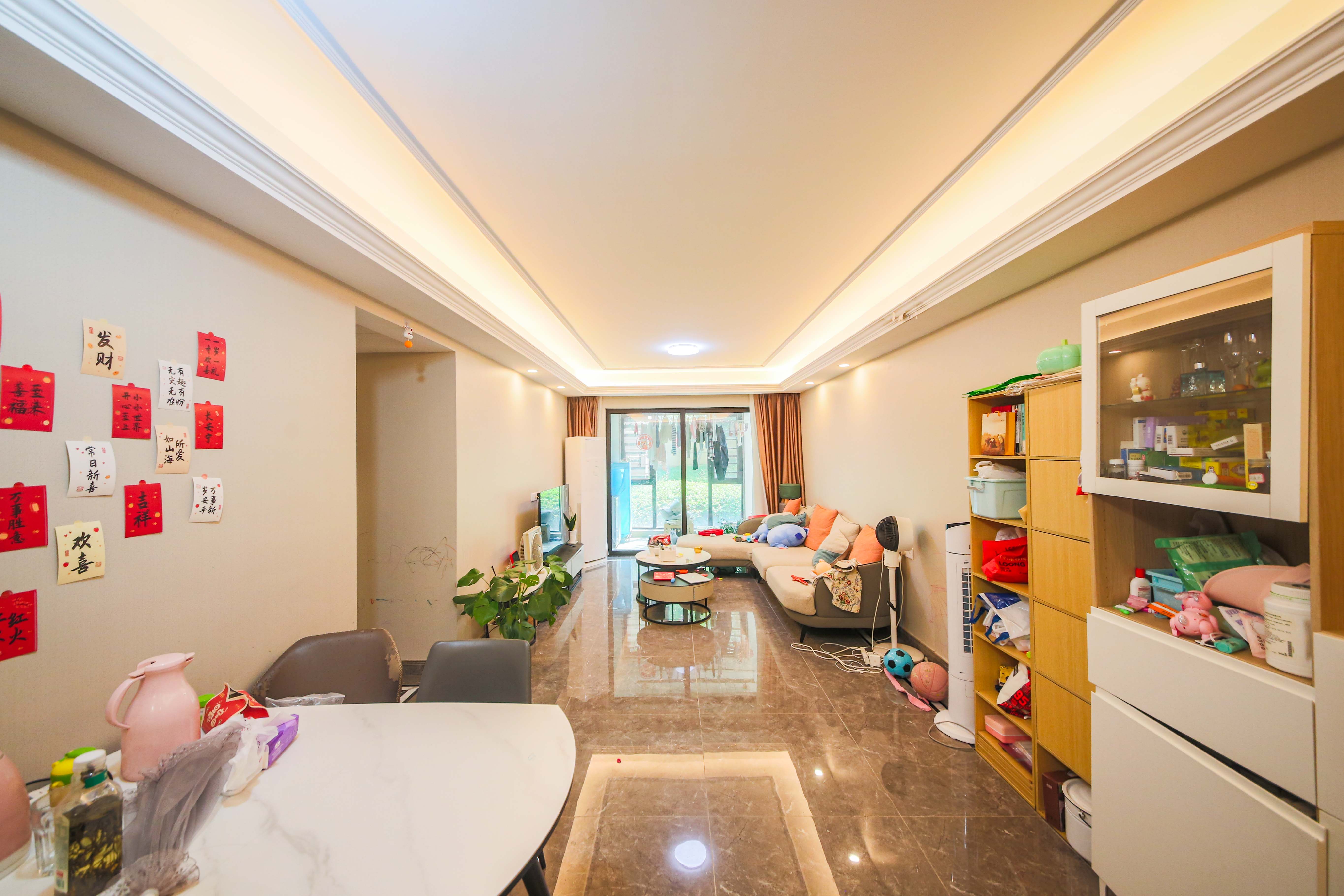 中海珑悦府 3室2厅2卫 98.0万 中海珑悦府 3室2厅2卫 98.0万客厅