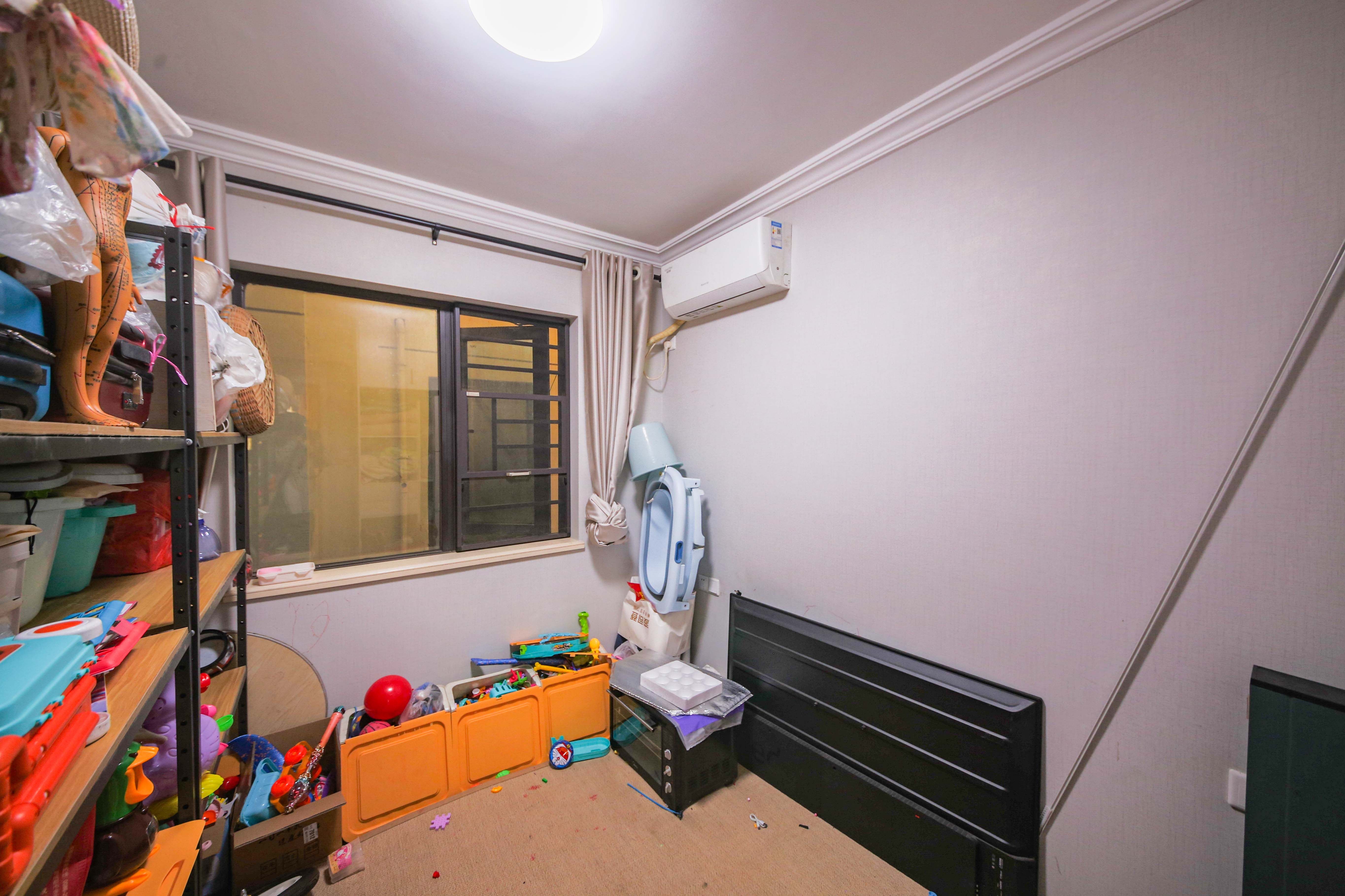 中海珑悦府 3室2厅2卫 98.0万 中海珑悦府 3室2厅2卫 98.0万卧室