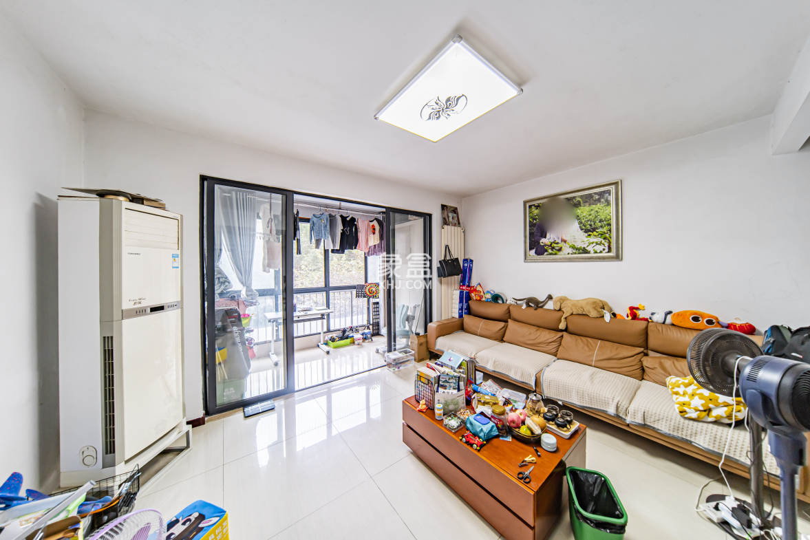 阳光100三期  3室2厅2卫    100.0万 阳光100三期  3室2厅2卫    100.0万客厅