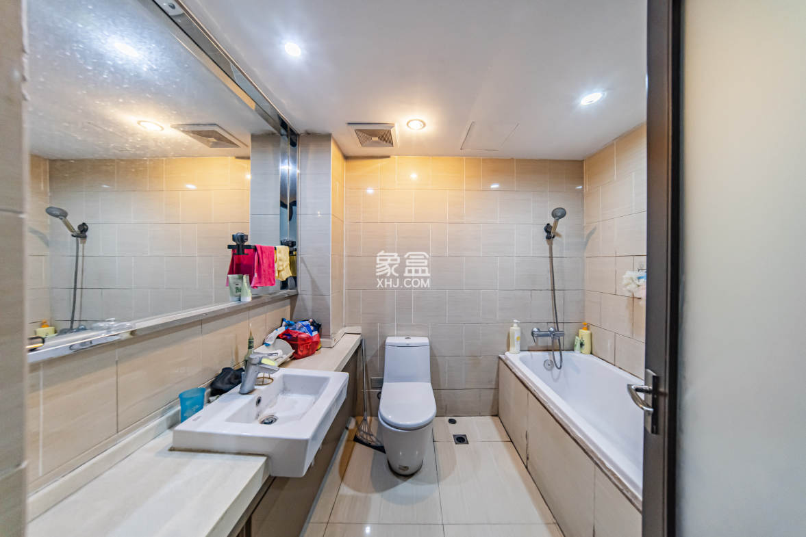 阳光100三期  3室2厅2卫    100.0万 阳光100三期  3室2厅2卫    100.0万卫生间