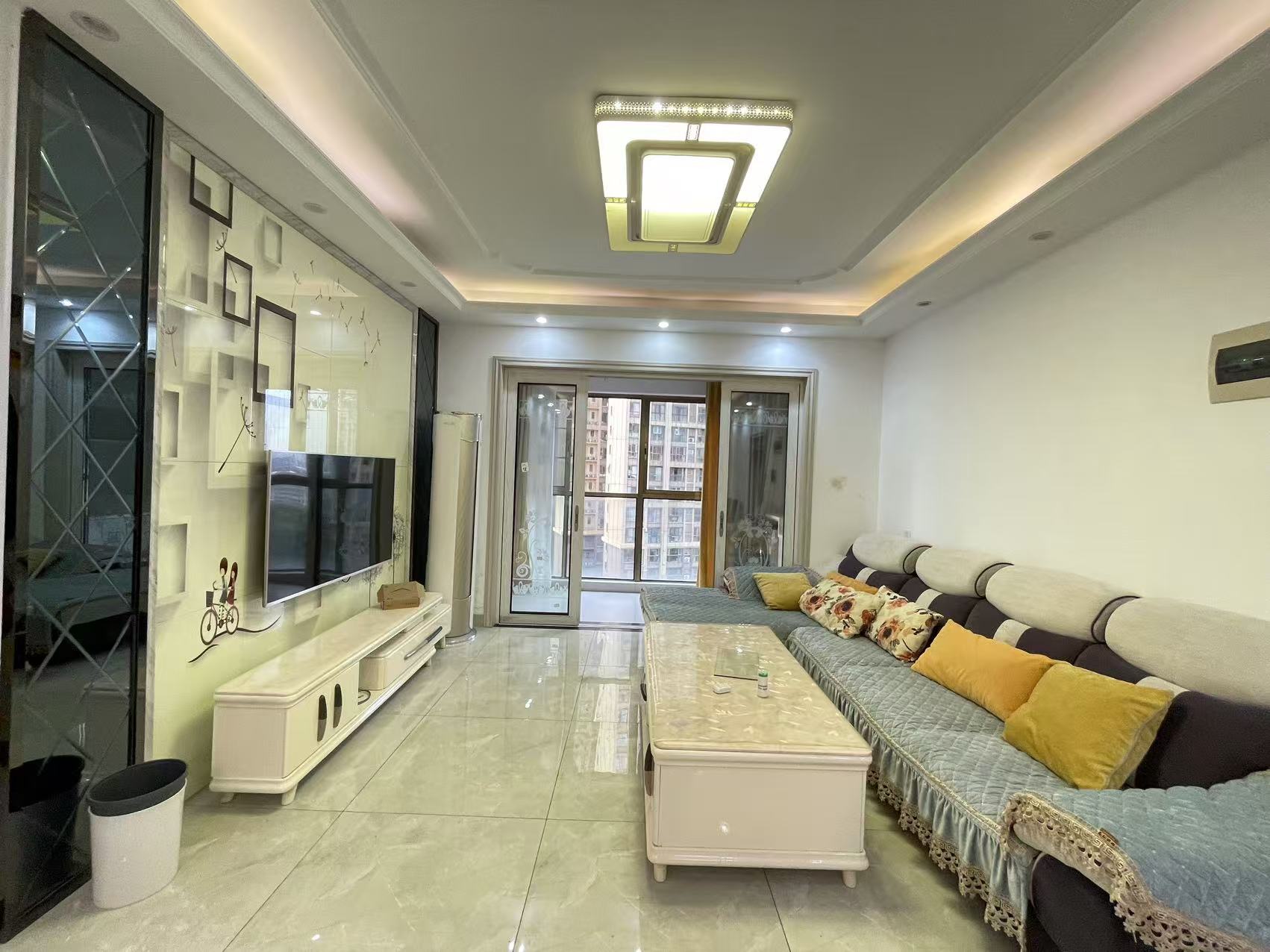 奥园广场  4室2厅2卫    90.0万 奥园广场  4室2厅2卫    90.0万室内图