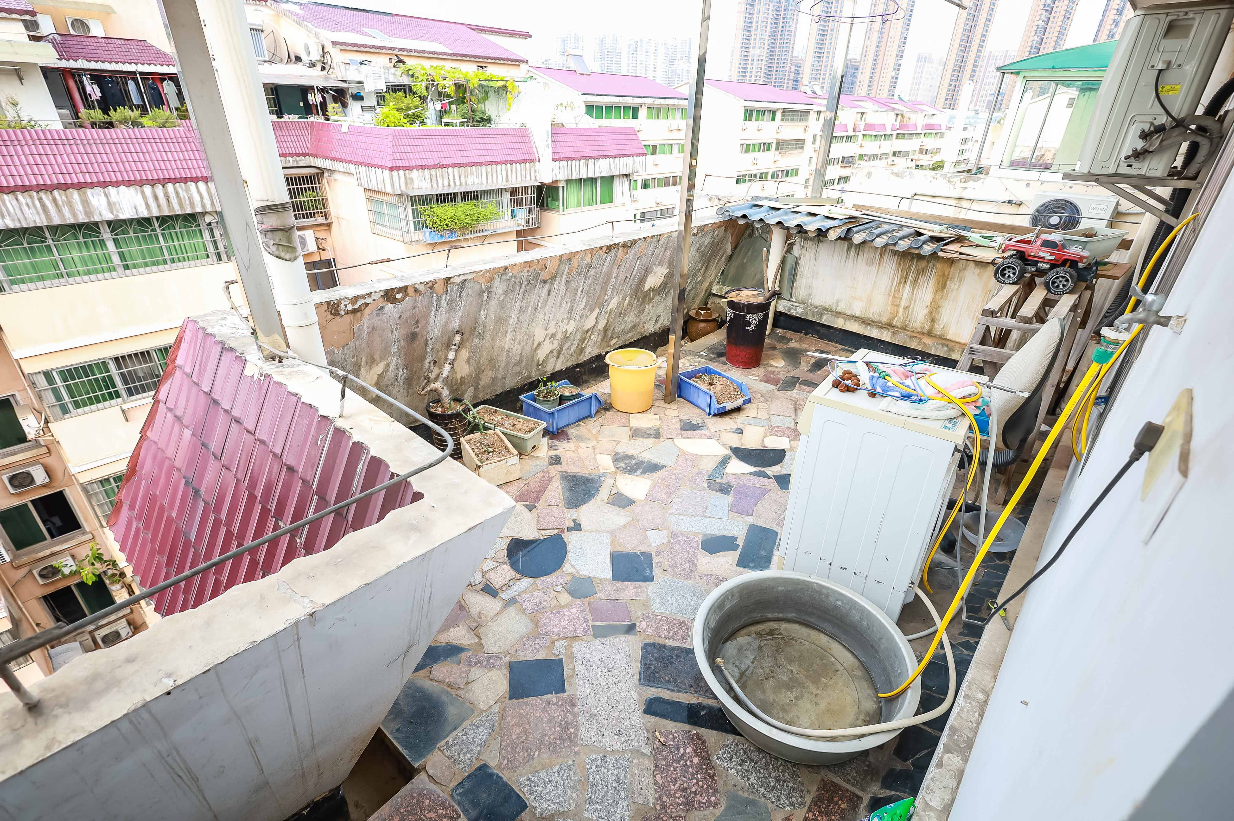 咸嘉新村嘉文苑  5室2厅2卫   108.00万阳台