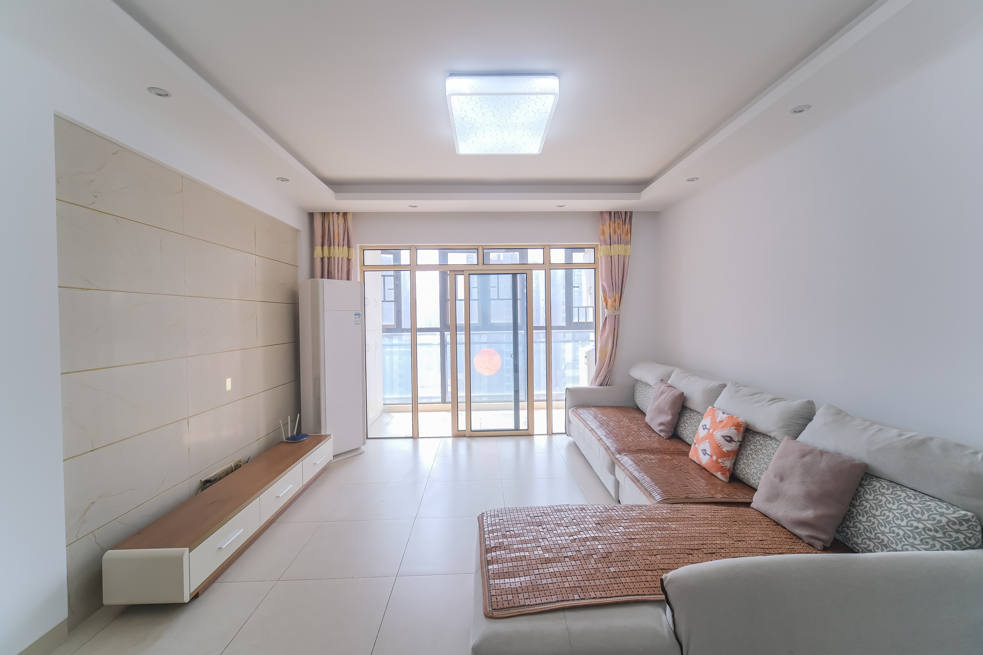 盛地尊域 3室2厅1卫 63.8万 盛地尊域 3室2厅1卫 63.8万客厅