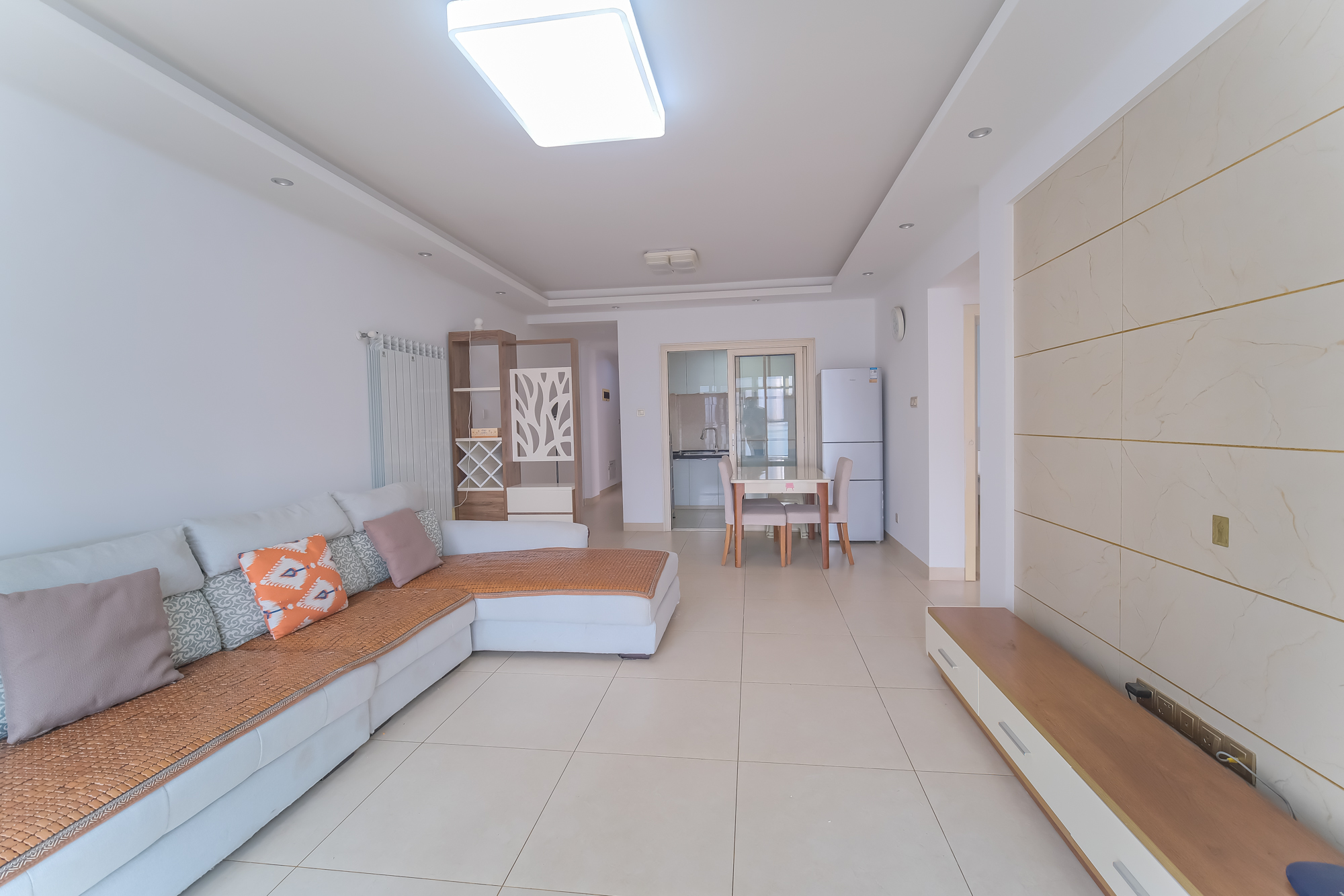 盛地尊域 3室2厅1卫 63.8万 盛地尊域 3室2厅1卫 63.8万客厅