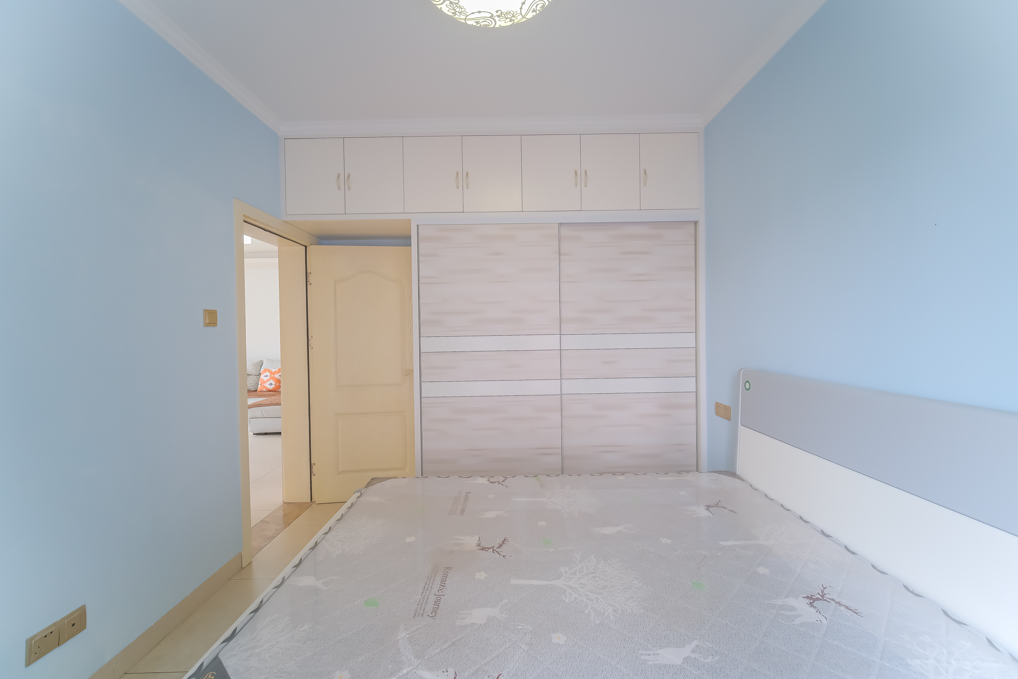 盛地尊域 3室2厅1卫 63.8万 盛地尊域 3室2厅1卫 63.8万卧室