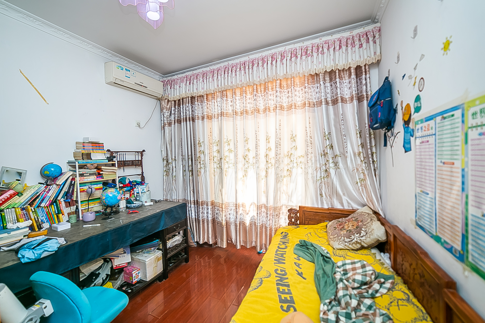 华新花苑 3室2厅2卫 88.0万 华新花苑 3室2厅2卫 88.0万卧室