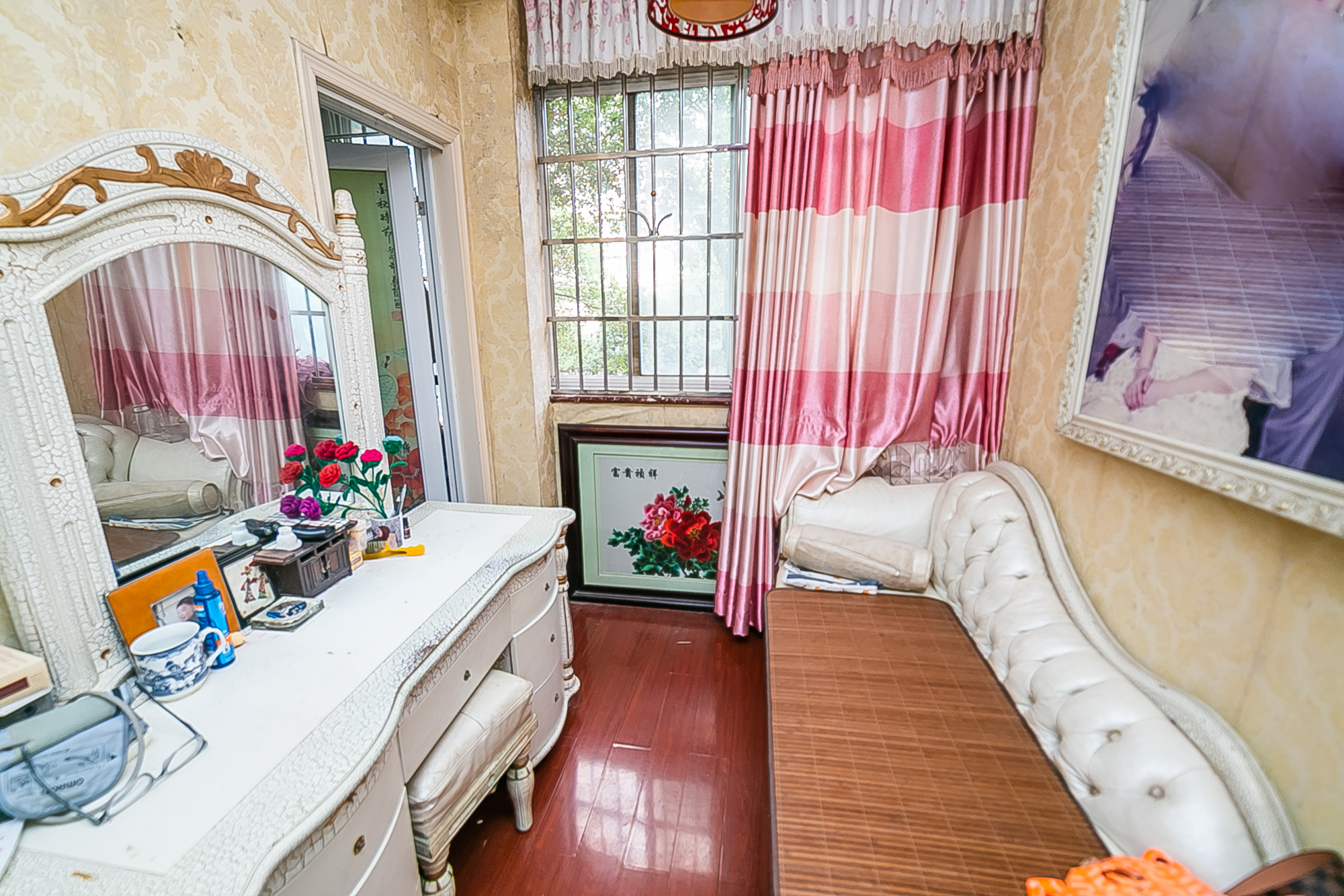 华新花苑 3室2厅2卫 88.0万 华新花苑 3室2厅2卫 88.0万阳台