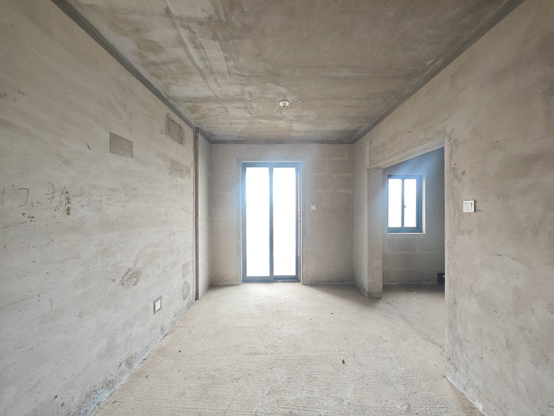 中建嘉和城 4室2厅2卫 110.0万 中建嘉和城 4室2厅2卫 110.0万客厅