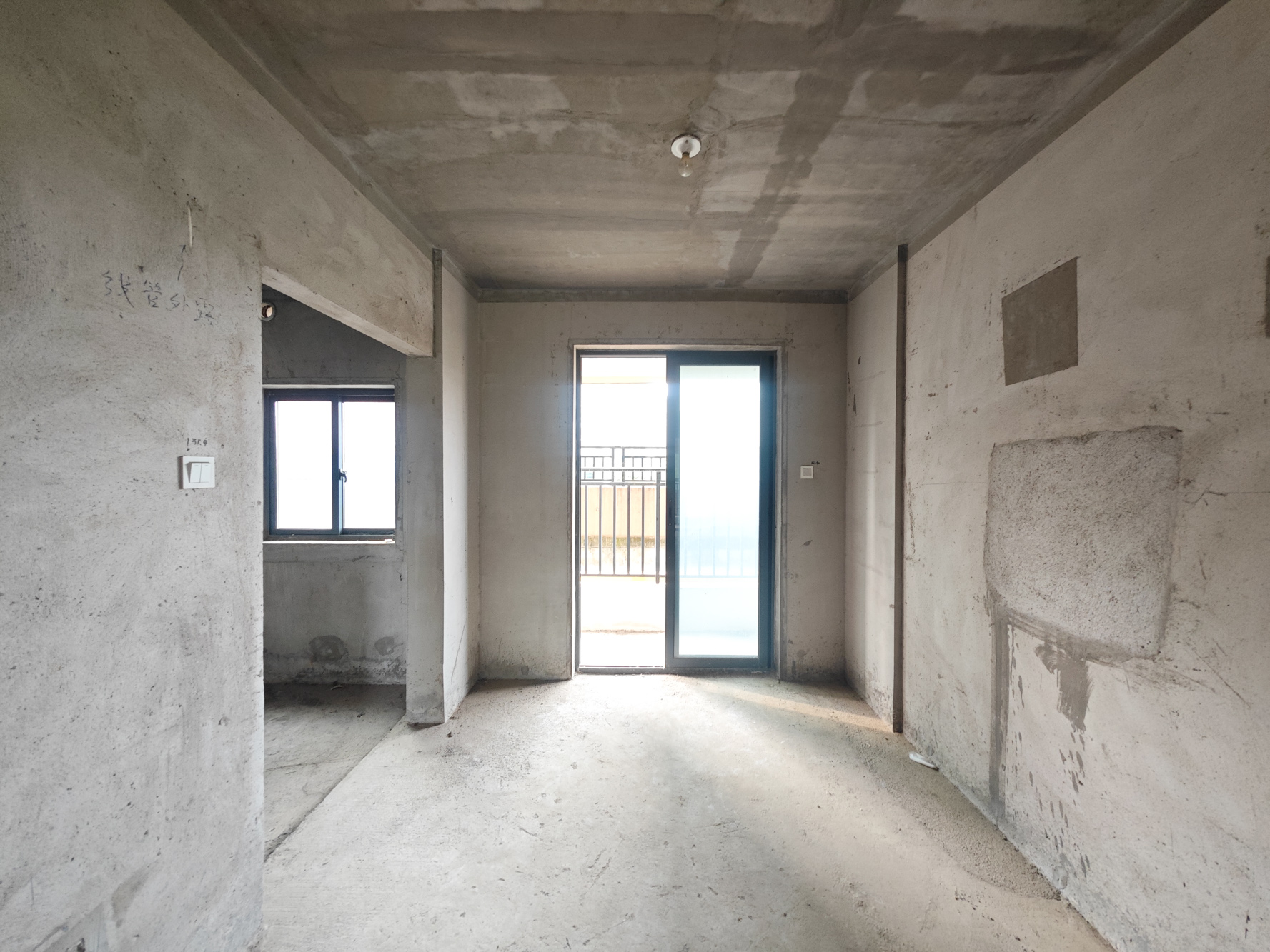 中建嘉和城  3室2厅2卫   100.00万客厅