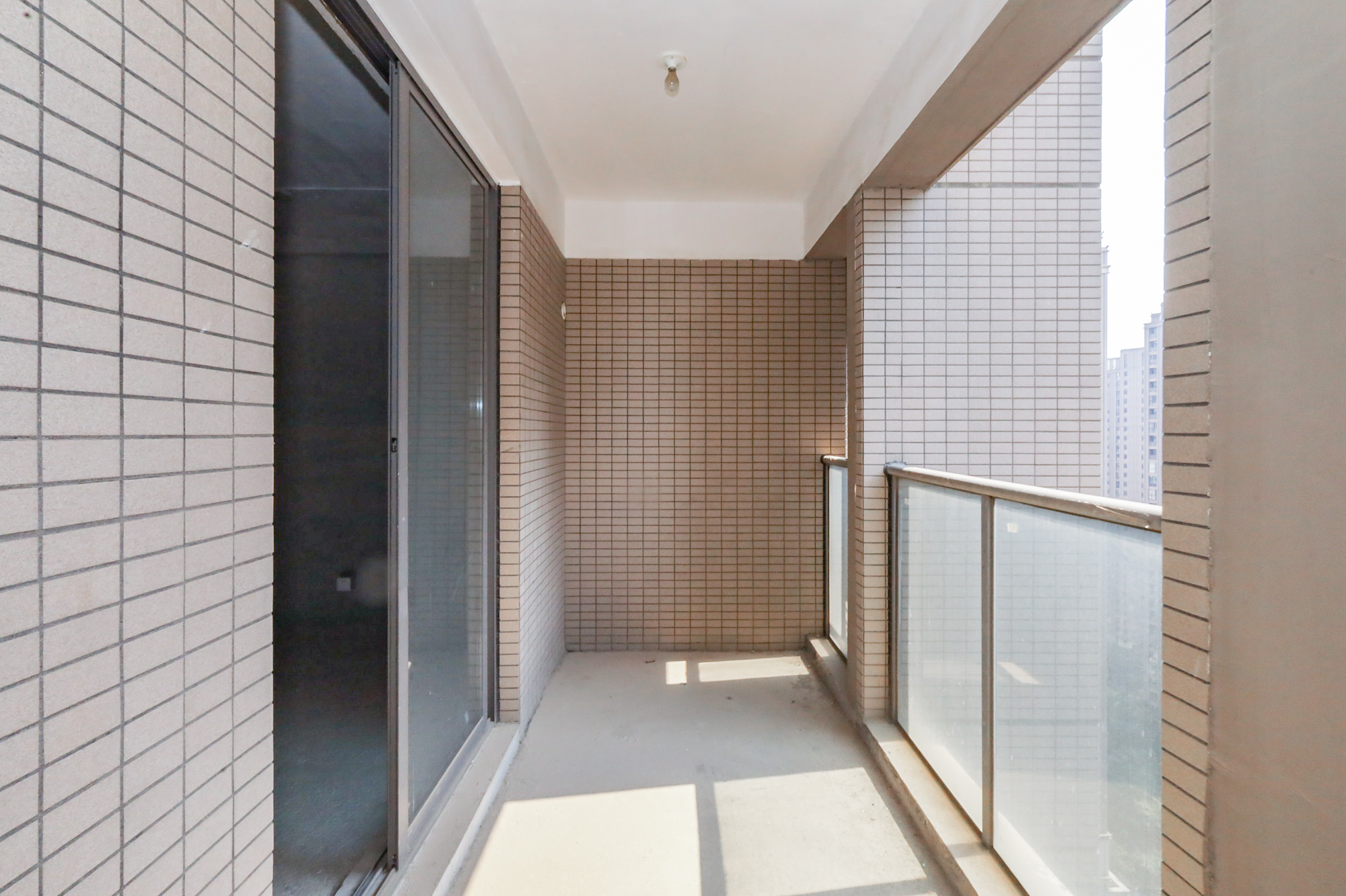 八方小区C区  4室2厅2卫   519.00万阳台