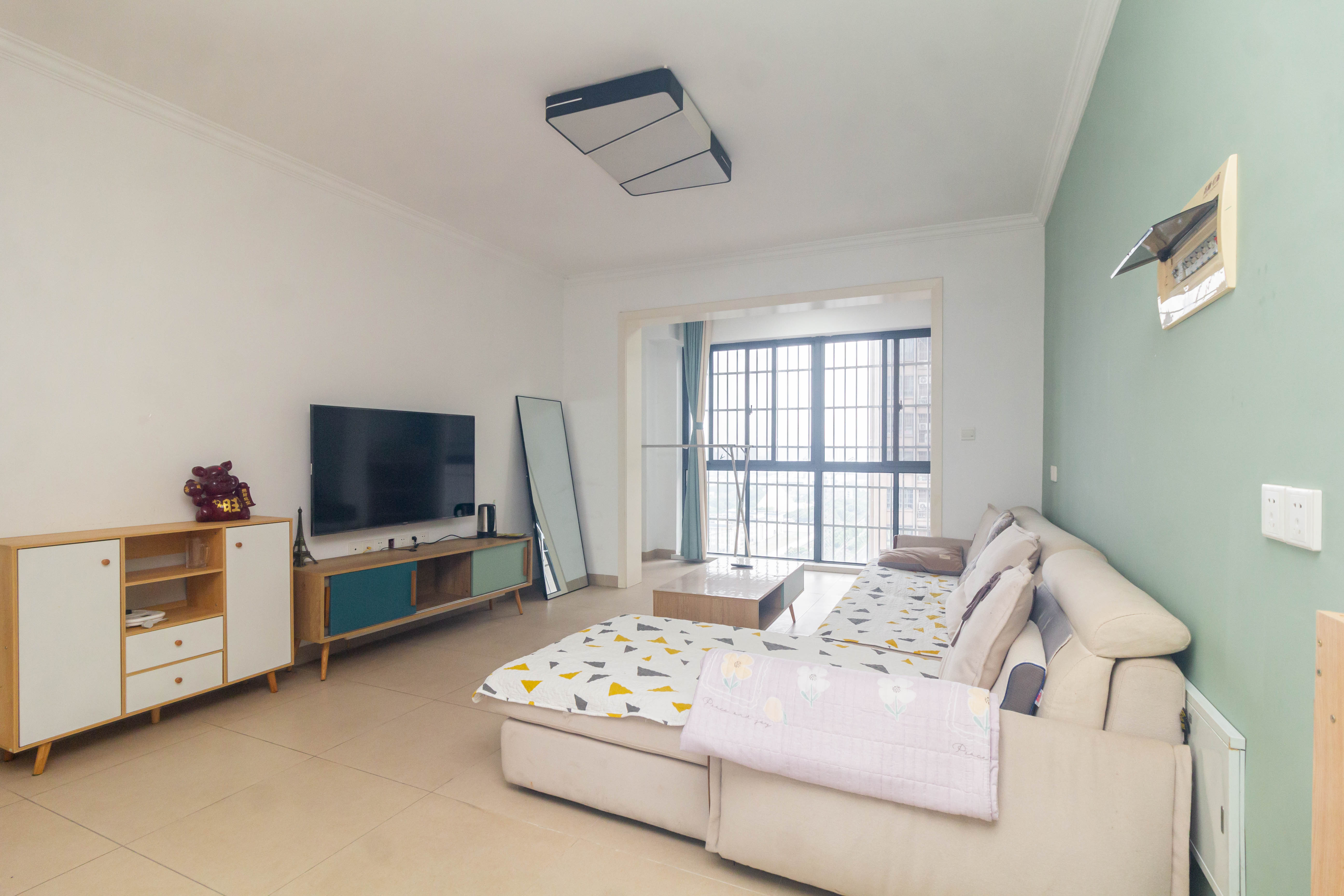 高林仕家 3室2厅2卫 89.8万 高林仕家 3室2厅2卫 89.8万客厅