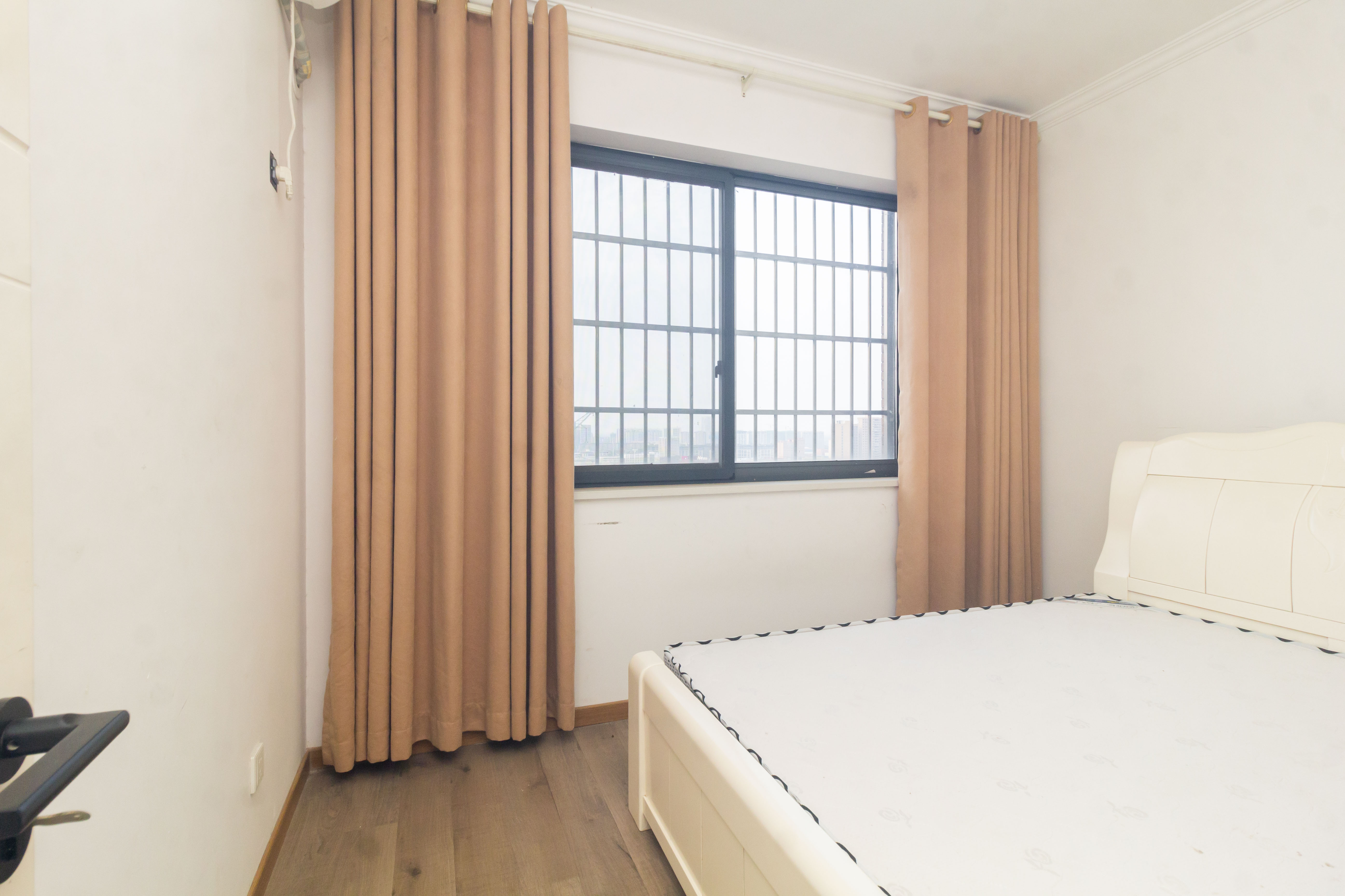 高林仕家  3室2厅2卫   89.80万卧室