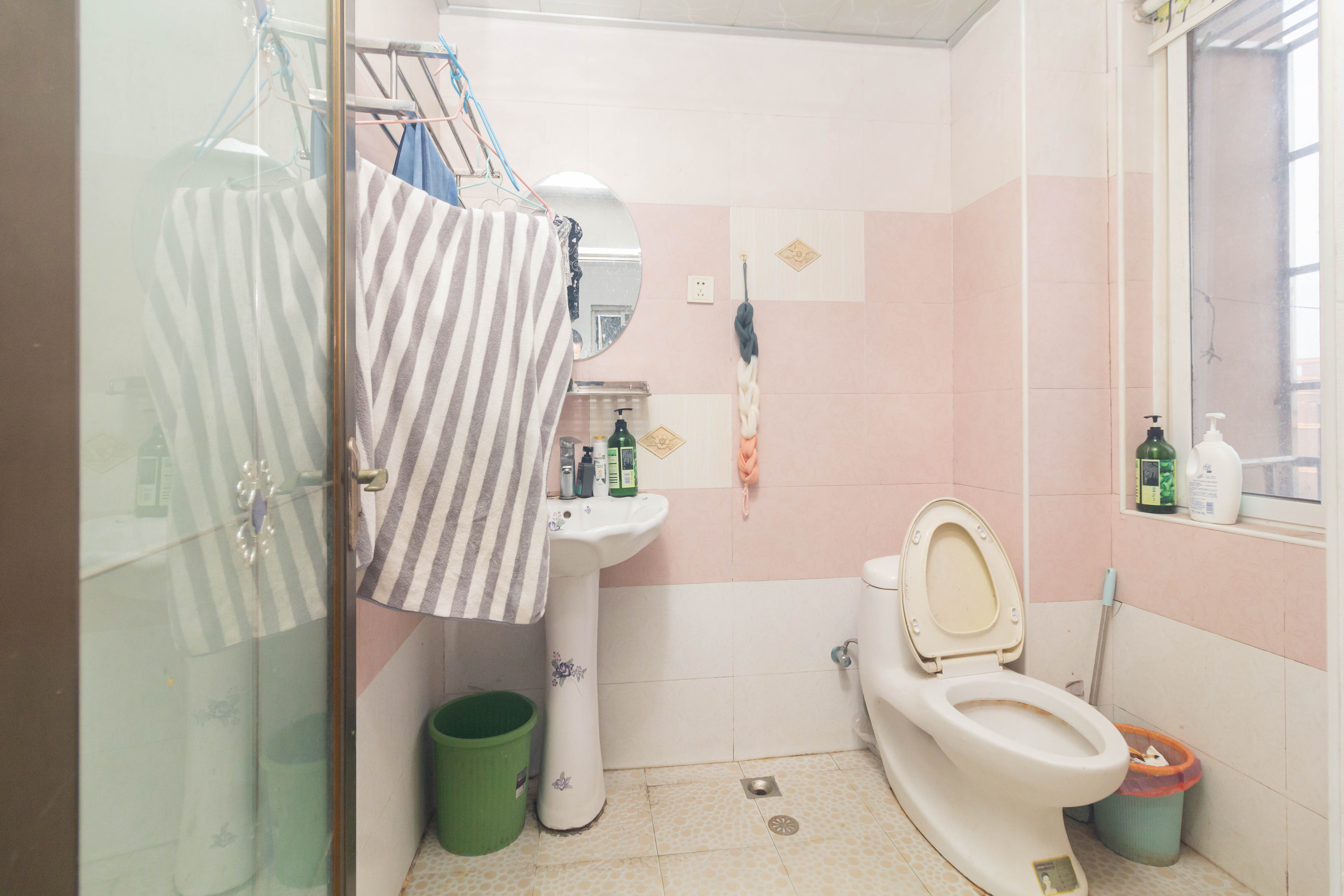 爵士湘 3室2厅1卫 50.0万 爵士湘 3室2厅1卫 50.0万卫生间