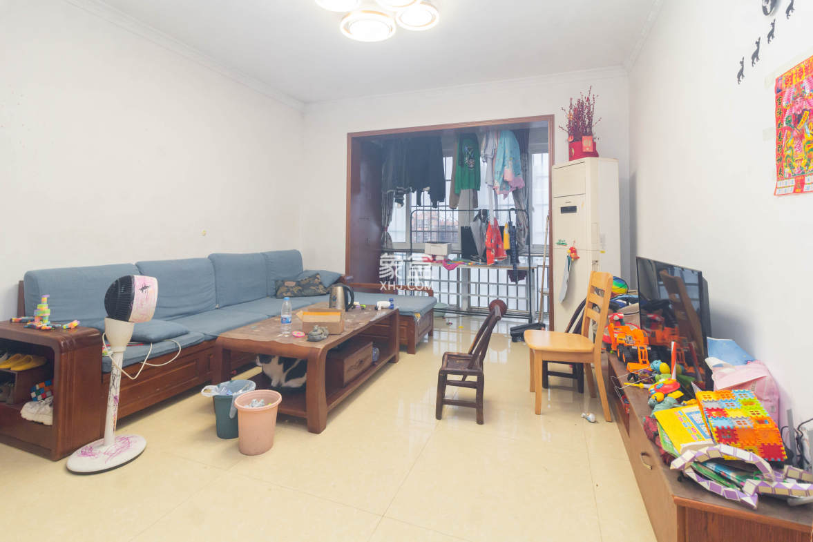 爵士湘 3室2厅1卫 50.0万 爵士湘 3室2厅1卫 50.0万客厅