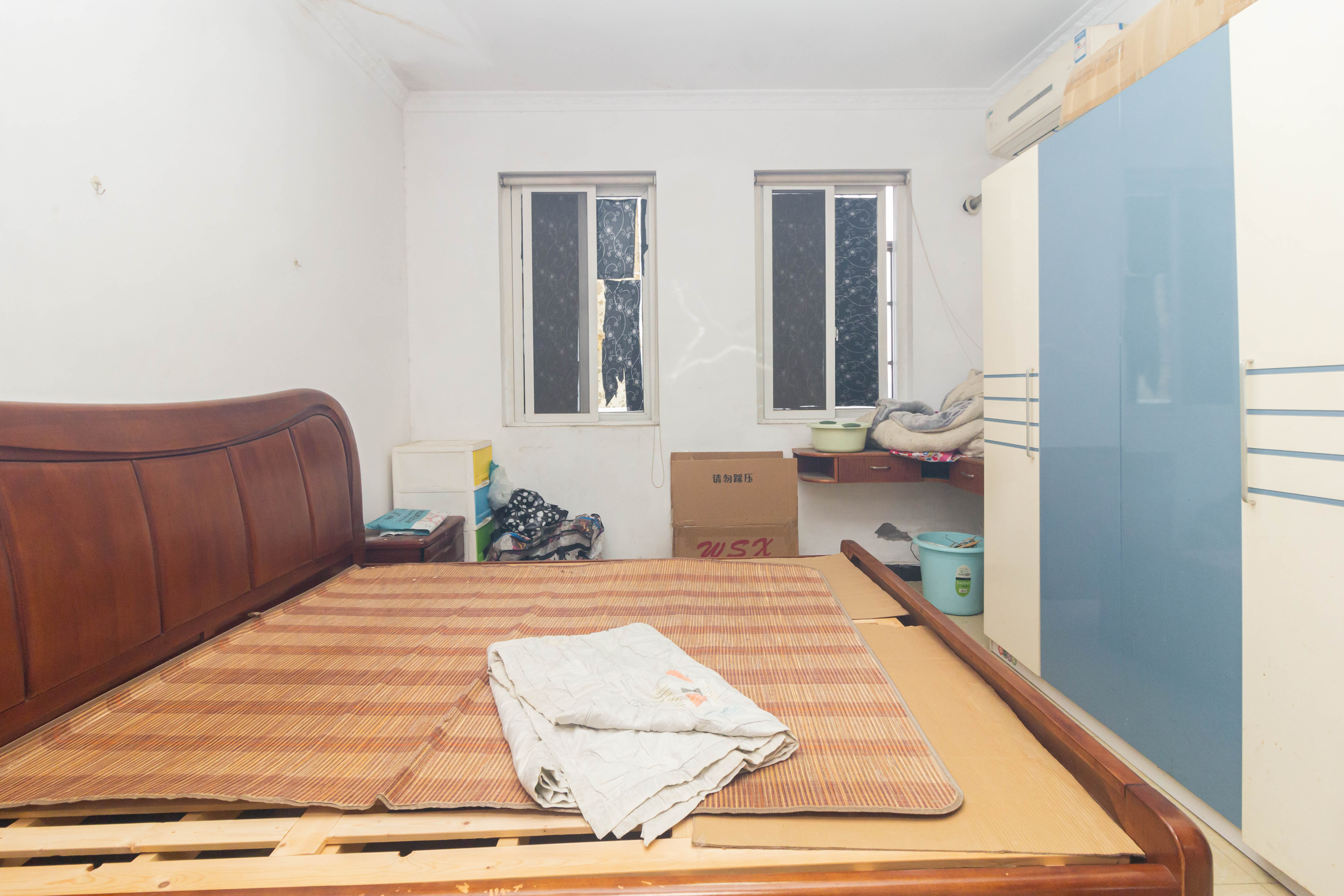 爵士湘 3室2厅1卫 50.0万 爵士湘 3室2厅1卫 50.0万卧室