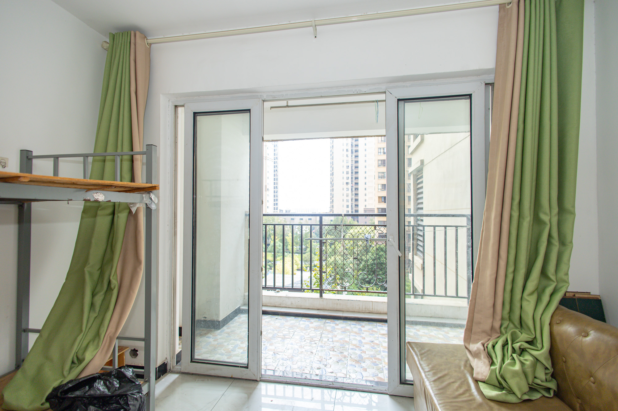 金科时代中心 3室2厅1卫 62.0万 金科时代中心 3室2厅1卫 62.0万阳台