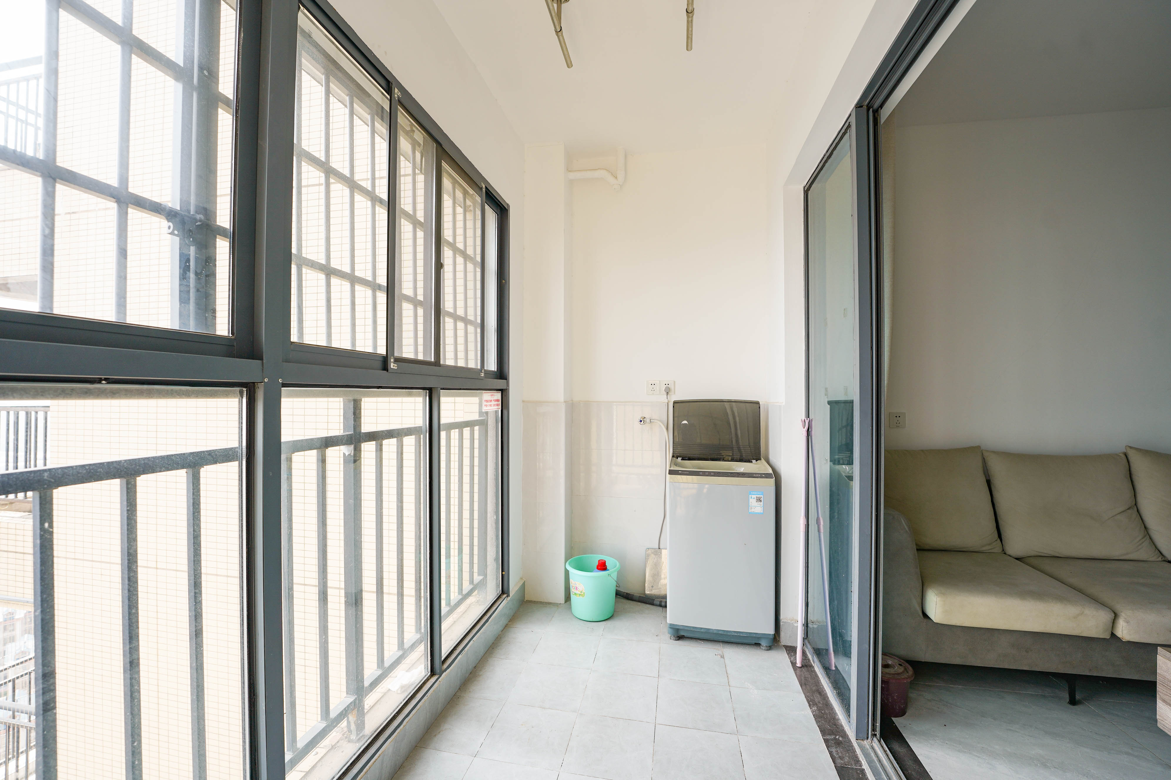 中南国际眼镜城(中伟商业中心) 4室2厅2卫 85.0万 中南国际眼镜城(中伟商业中心) 4室2厅2卫 85.0万其他