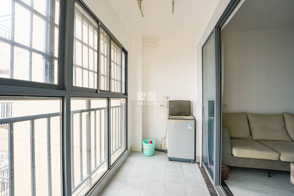 中南國際眼鏡城（中偉商業(yè)中心）  4室2廳2衛(wèi)   90.00萬
