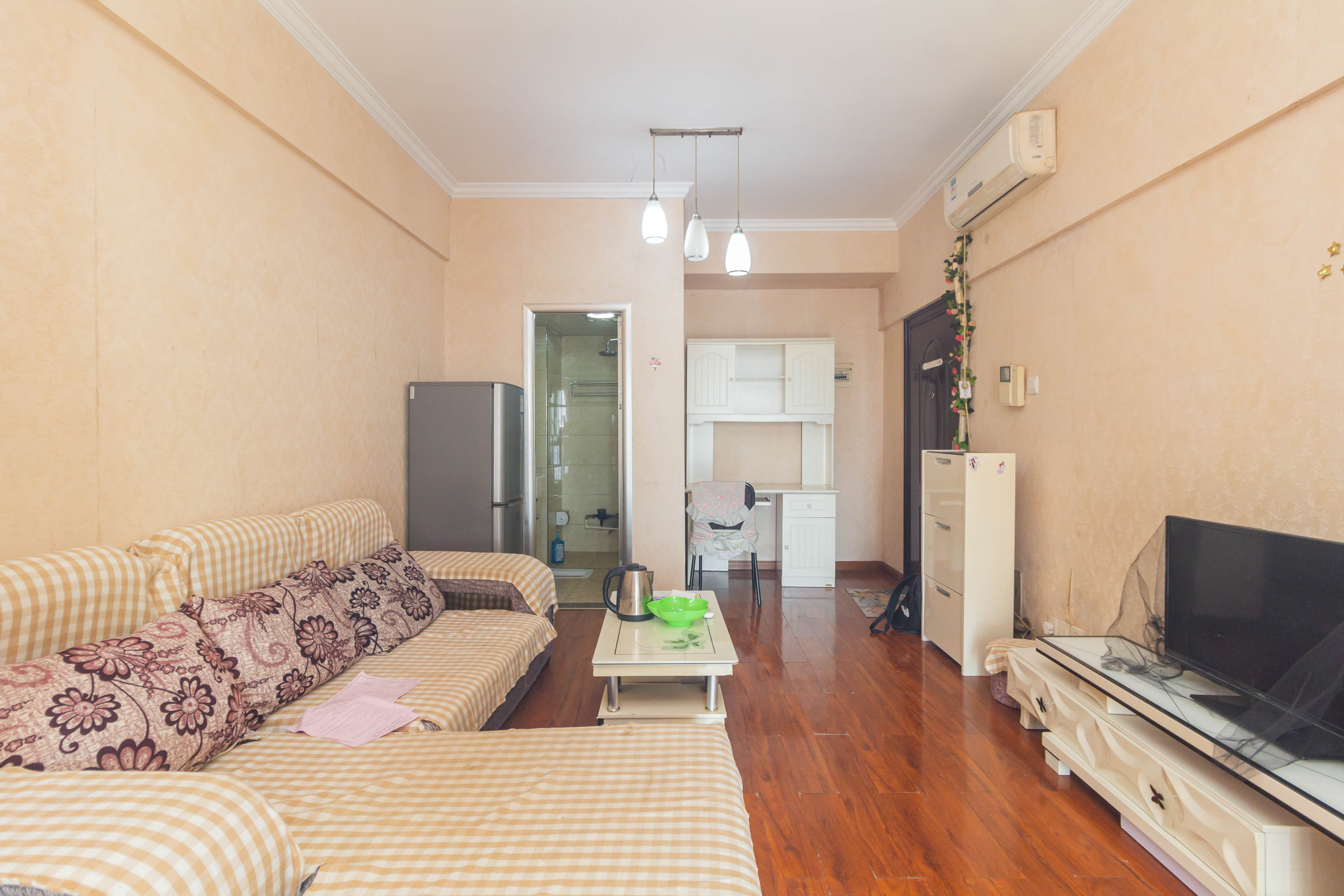 爵士湘  1室1厅1卫    29.0万 爵士湘  1室1厅1卫    29.0万客厅