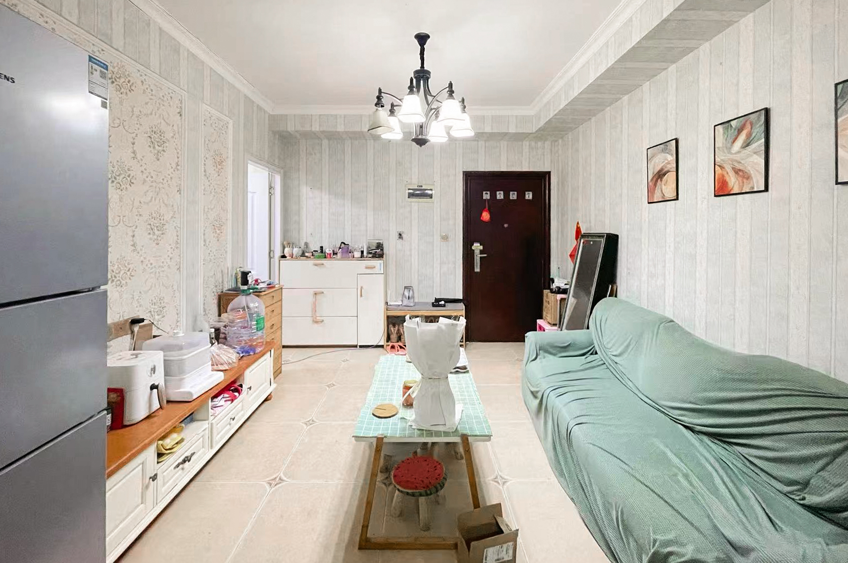 佳兴国际汇 2室1厅1卫 72.0万 佳兴国际汇 2室1厅1卫 72.0万客厅