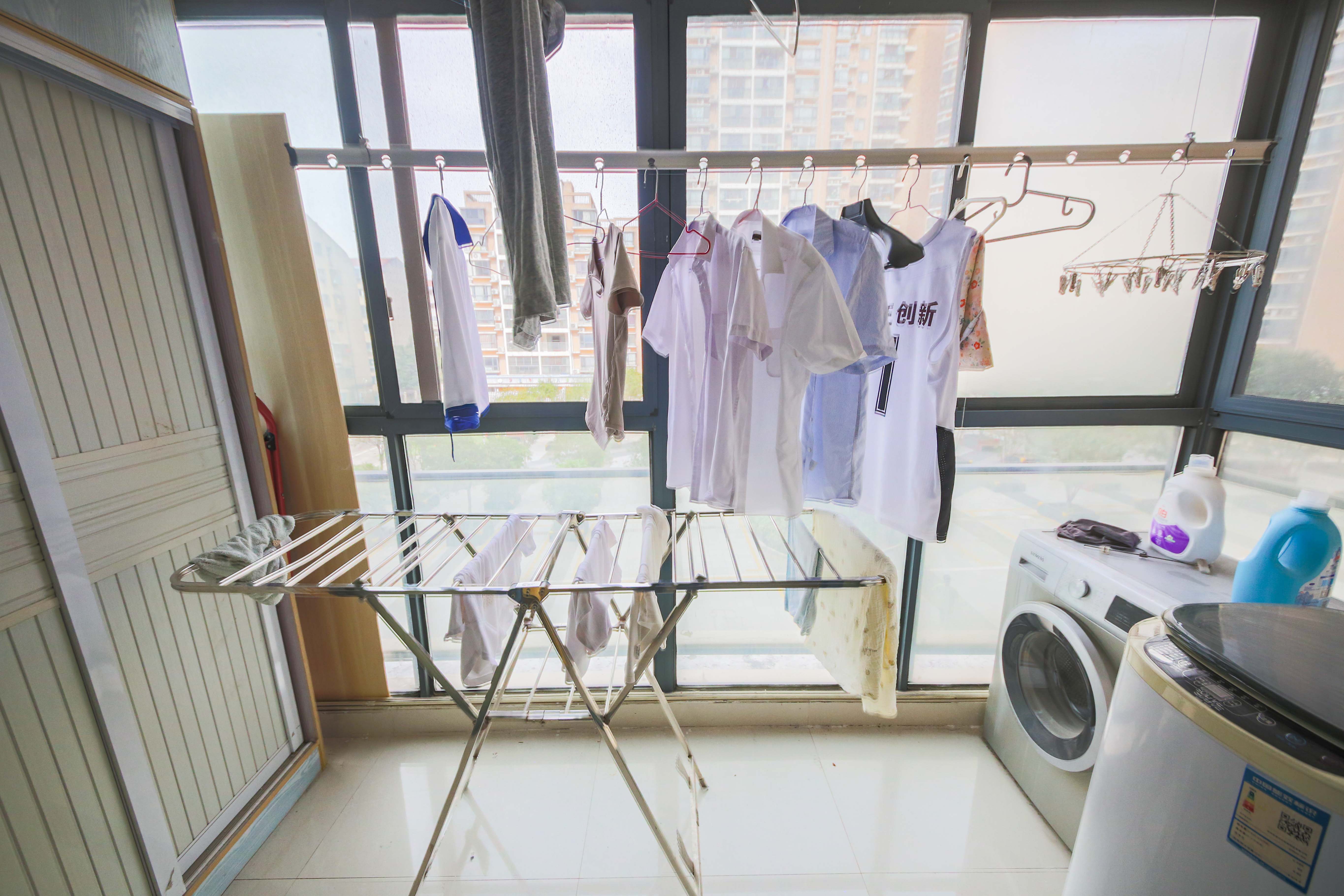 万芙锦城  2室2厅1卫   72.00万阳台