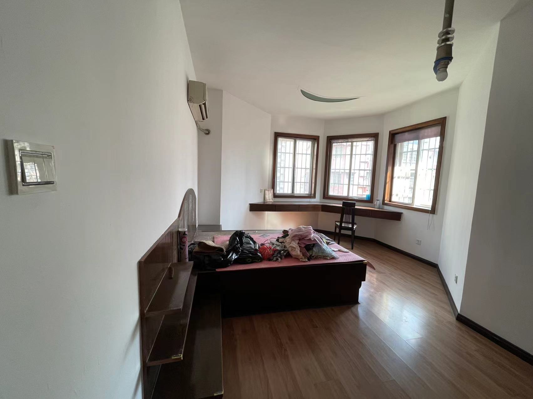 熹悦花都 7室2厅2卫 39.8万 熹悦花都 7室2厅2卫 39.8万室内图