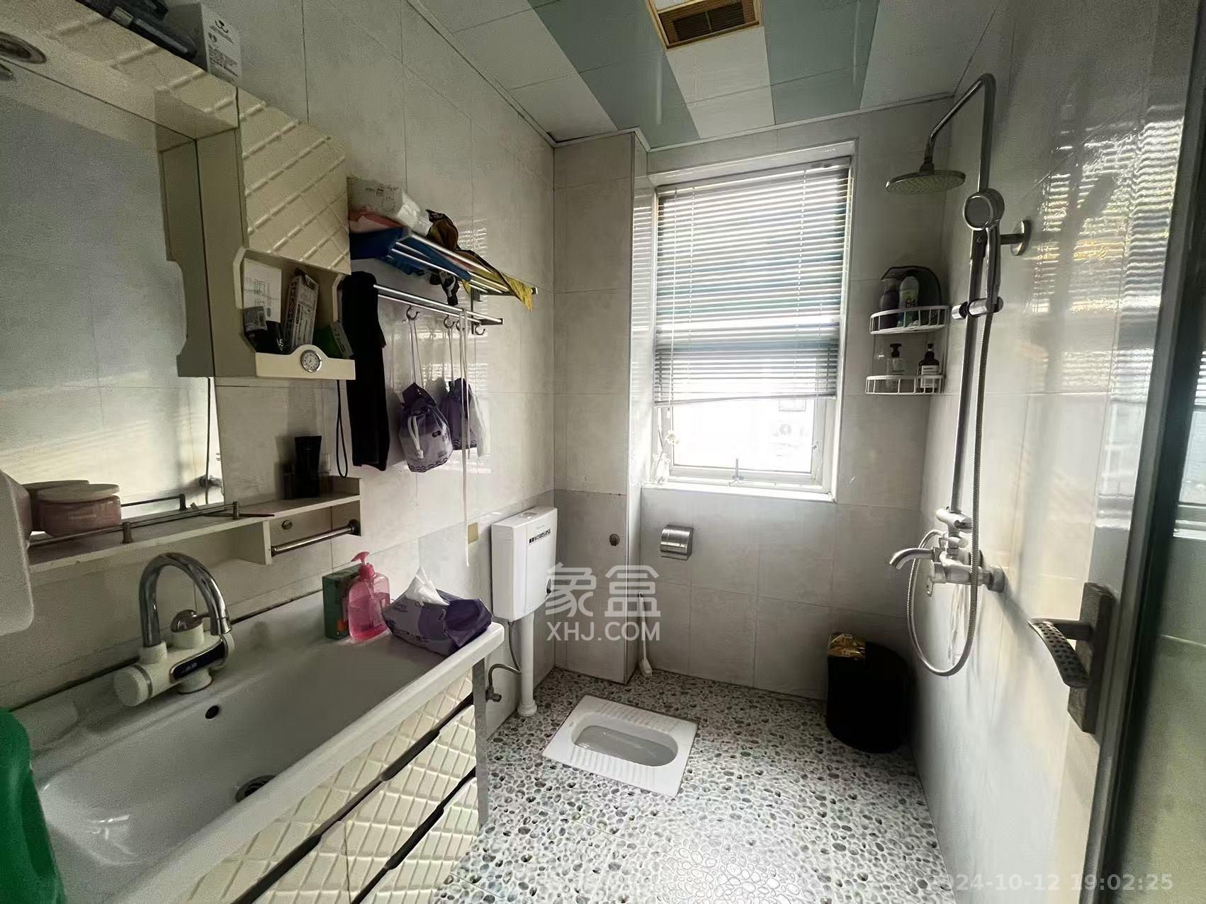 岳麓山庄 1室1厅1卫 1900.0元/月 岳麓山庄 1室1厅1卫 1900.0元/月室内图