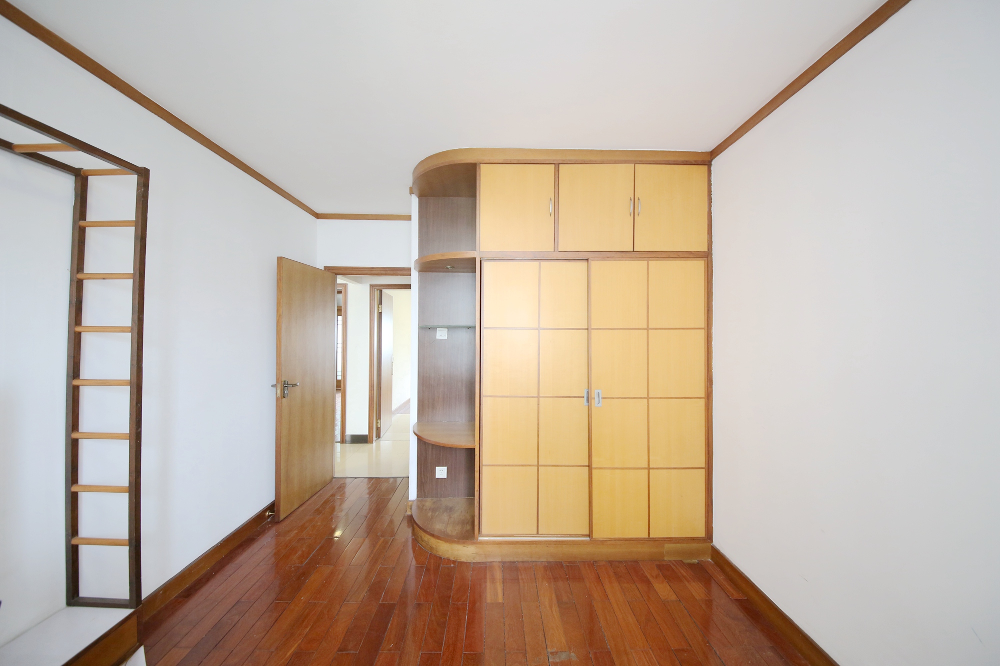 省建设厅宿舍  3室2厅2卫   135.00万其他