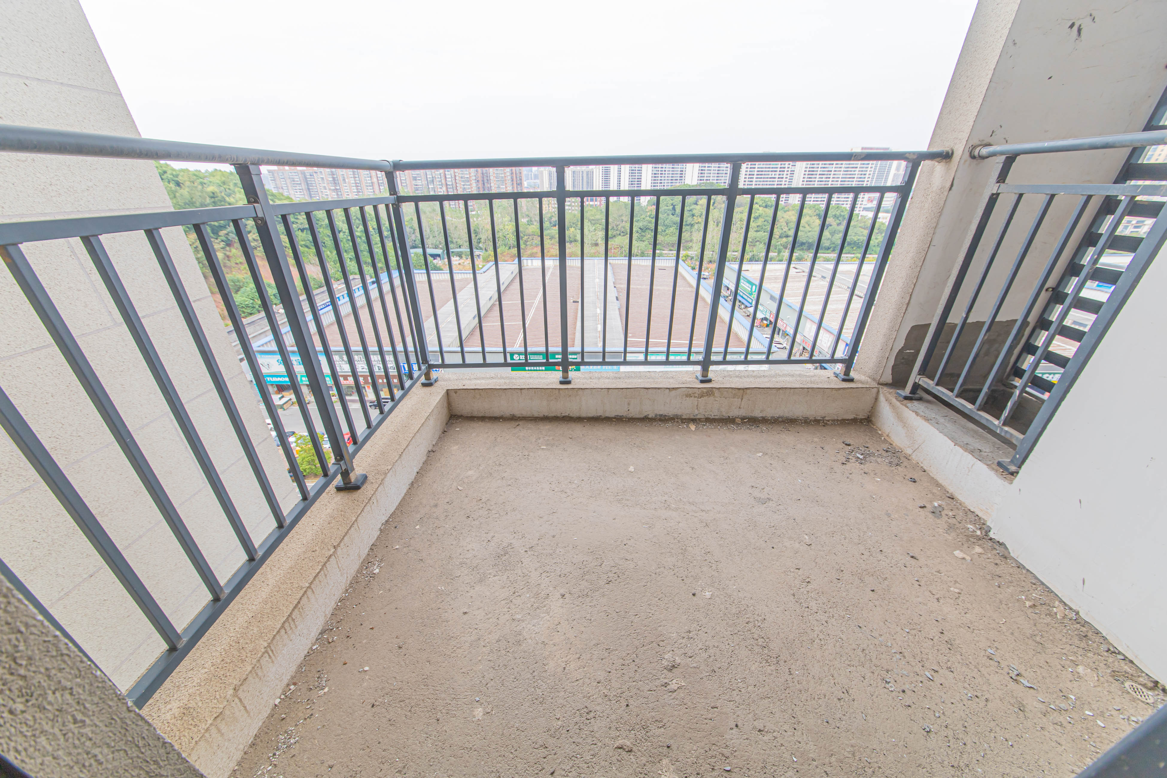 五矿万境蓝山 3室2厅2卫 118.0万 五矿万境蓝山 3室2厅2卫 118.0万阳台