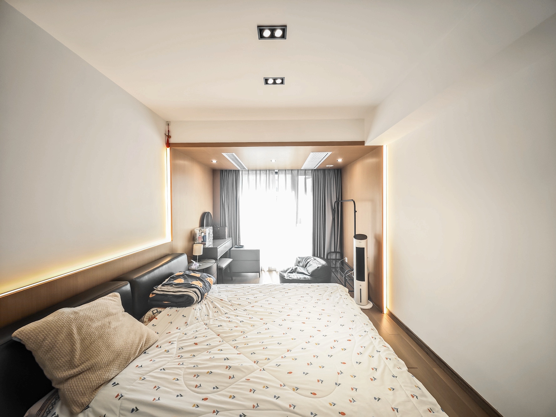 建发中央悦府  3室2厅2卫   228.00万卧室