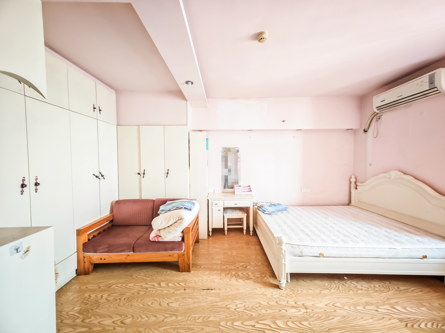 凯轩云顶  1室1厅1卫    28.28万 凯轩云顶  1室1厅1卫    28.28万卧室