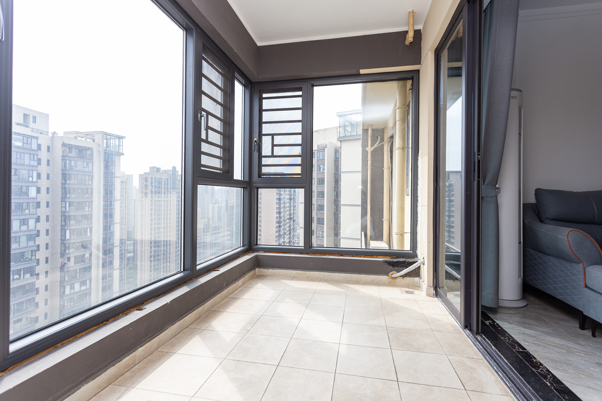 万润滨江天著 1室0厅0卫 118.0万 万润滨江天著 1室0厅0卫 118.0万阳台