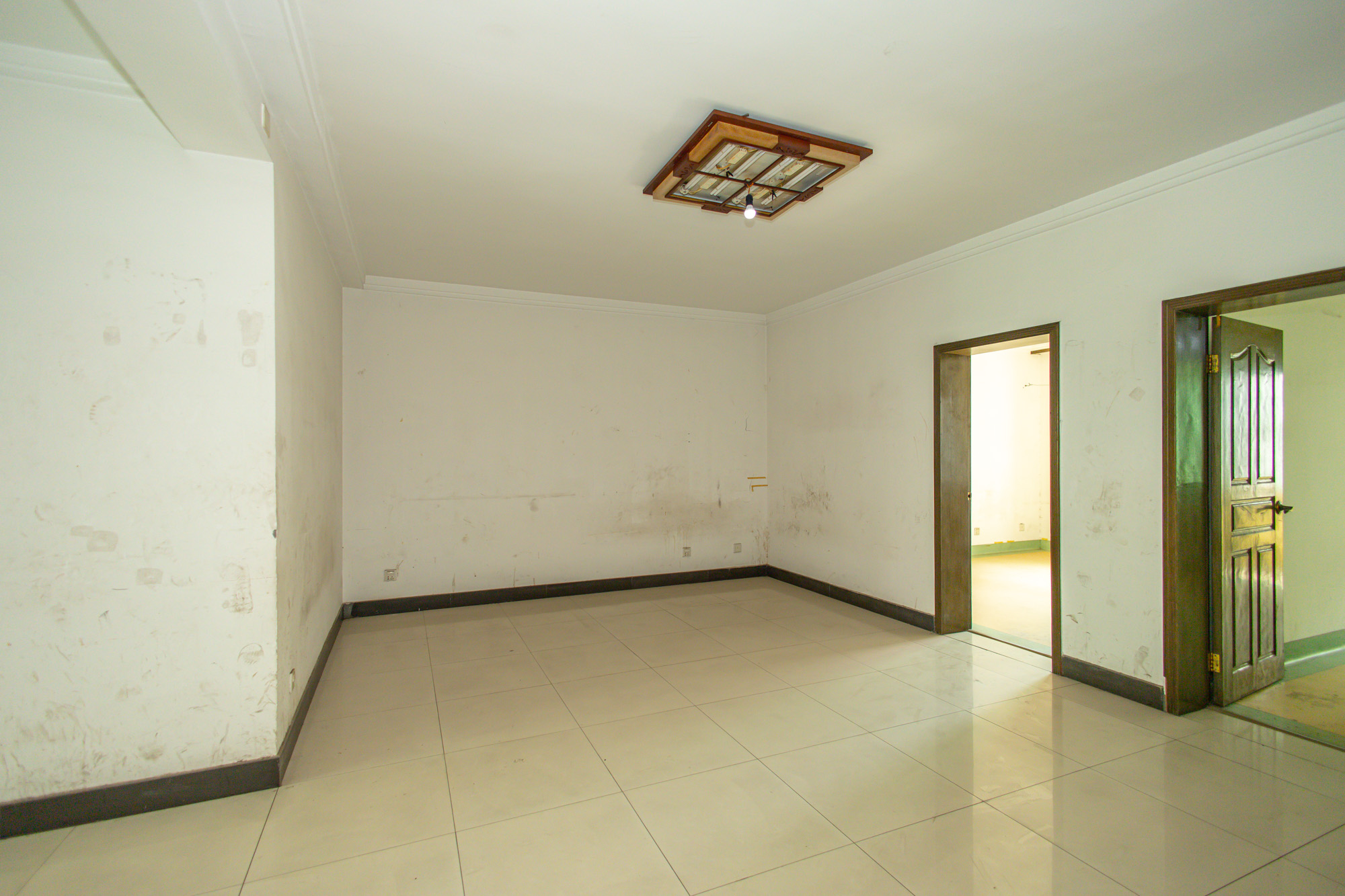 中南汽车世界  3室2厅1卫    34.75万 中南汽车世界  3室2厅1卫    34.75万客厅