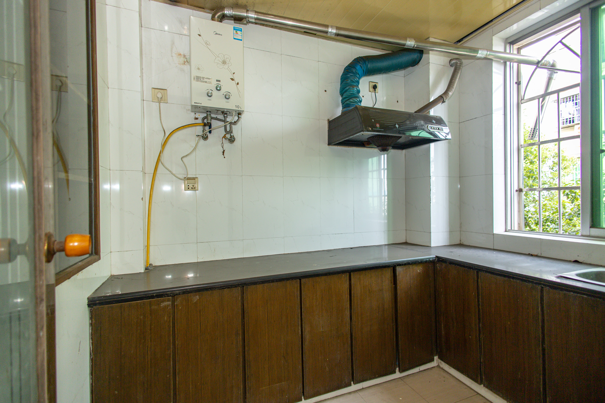 中南汽车世界  3室2厅1卫    34.75万 中南汽车世界  3室2厅1卫    34.75万厨房