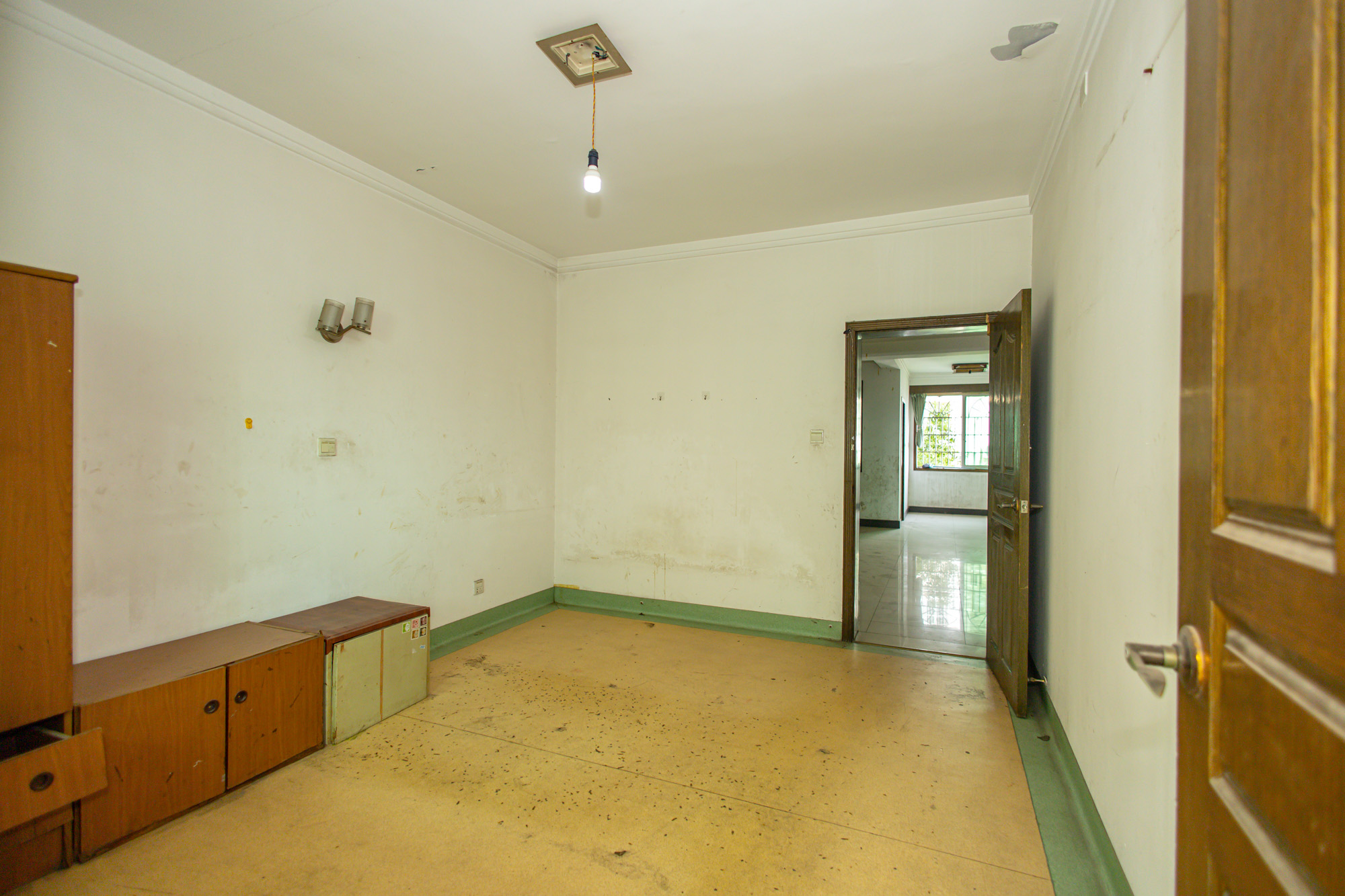 中南汽车世界  3室2厅1卫    34.75万 中南汽车世界  3室2厅1卫    34.75万卧室