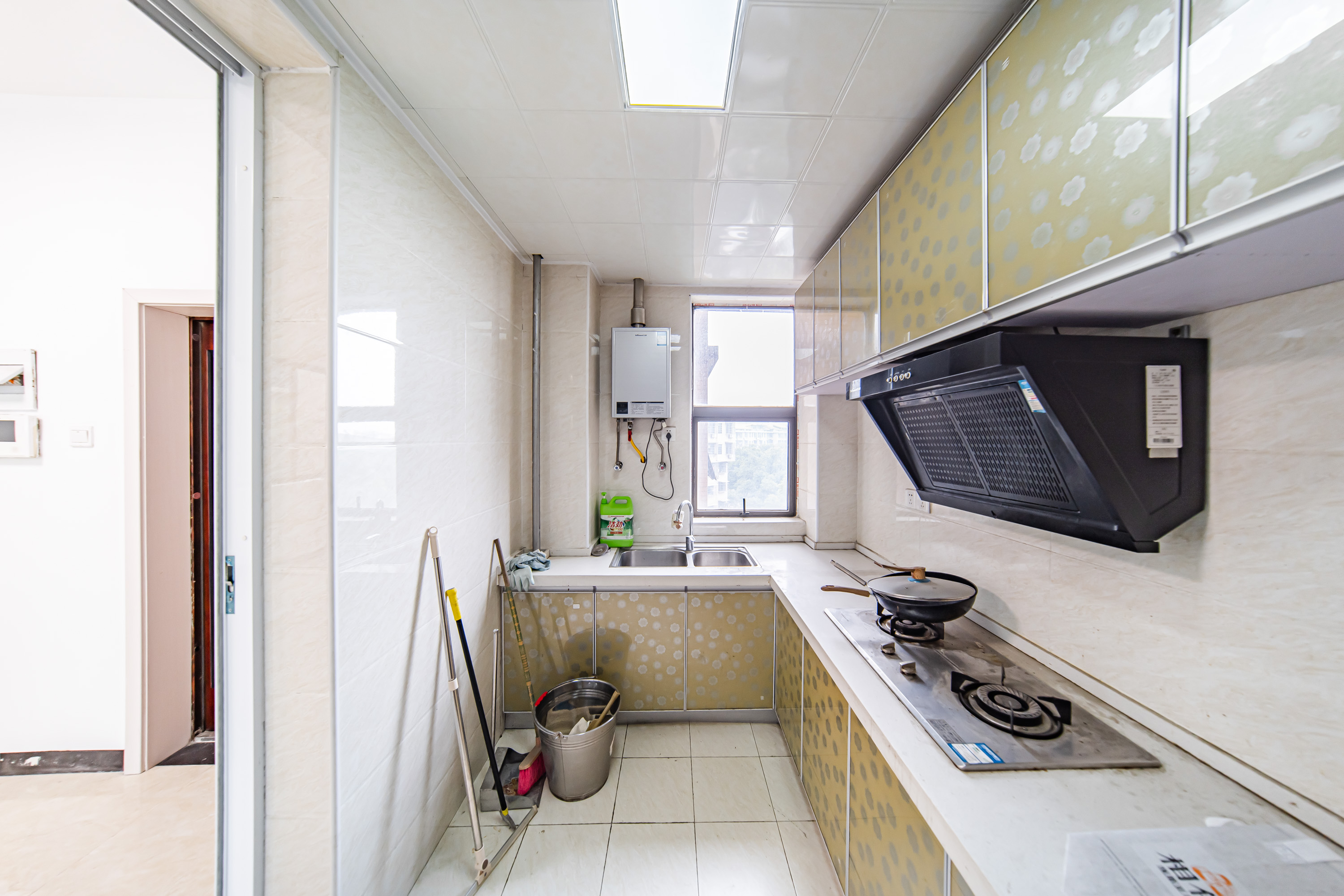 曙光泊岸  4室2厅2卫    258.0万 曙光泊岸  4室2厅2卫    258.0万厨房