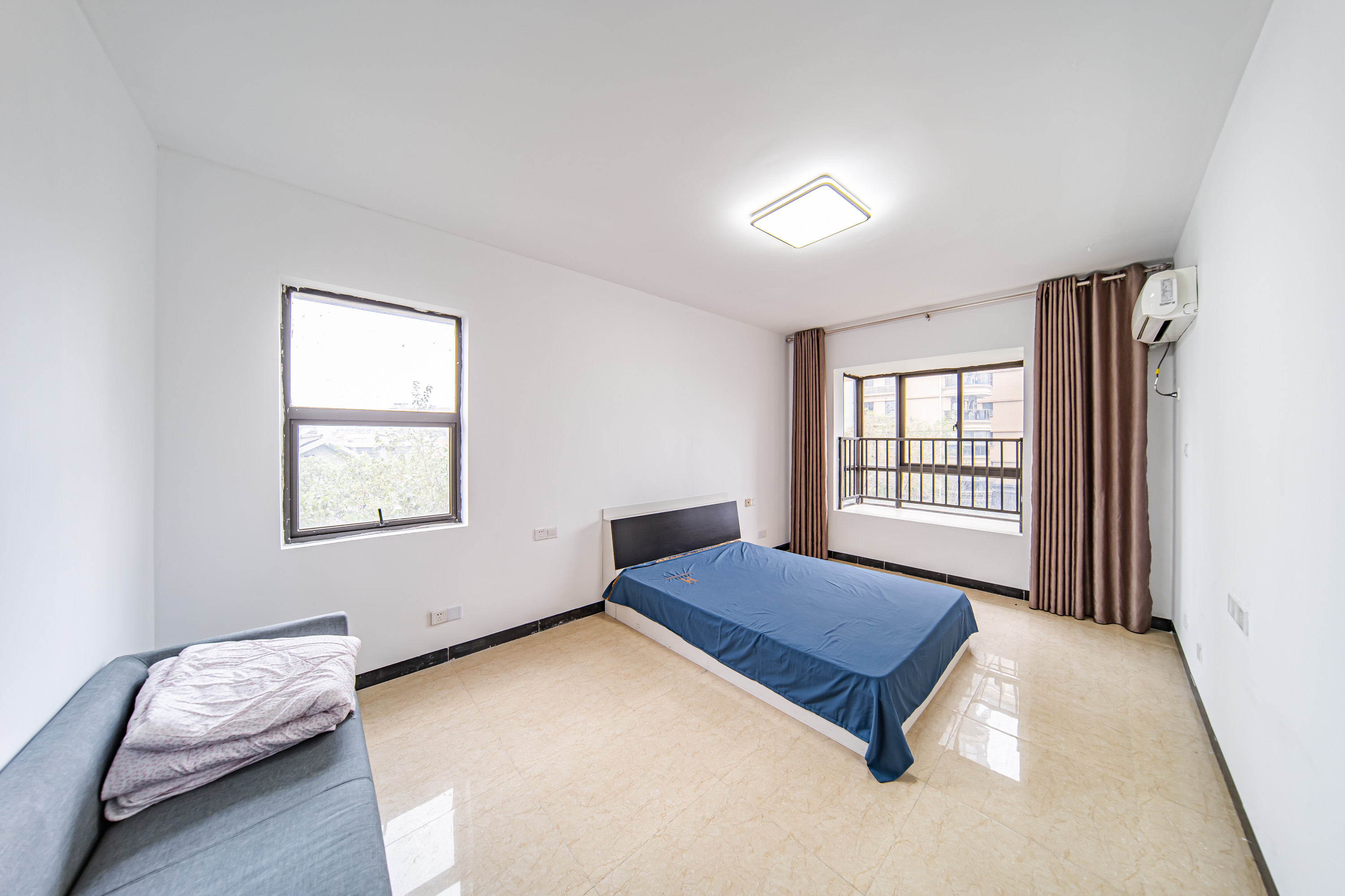 曙光泊岸  4室2厅2卫    258.0万 曙光泊岸  4室2厅2卫    258.0万卧室