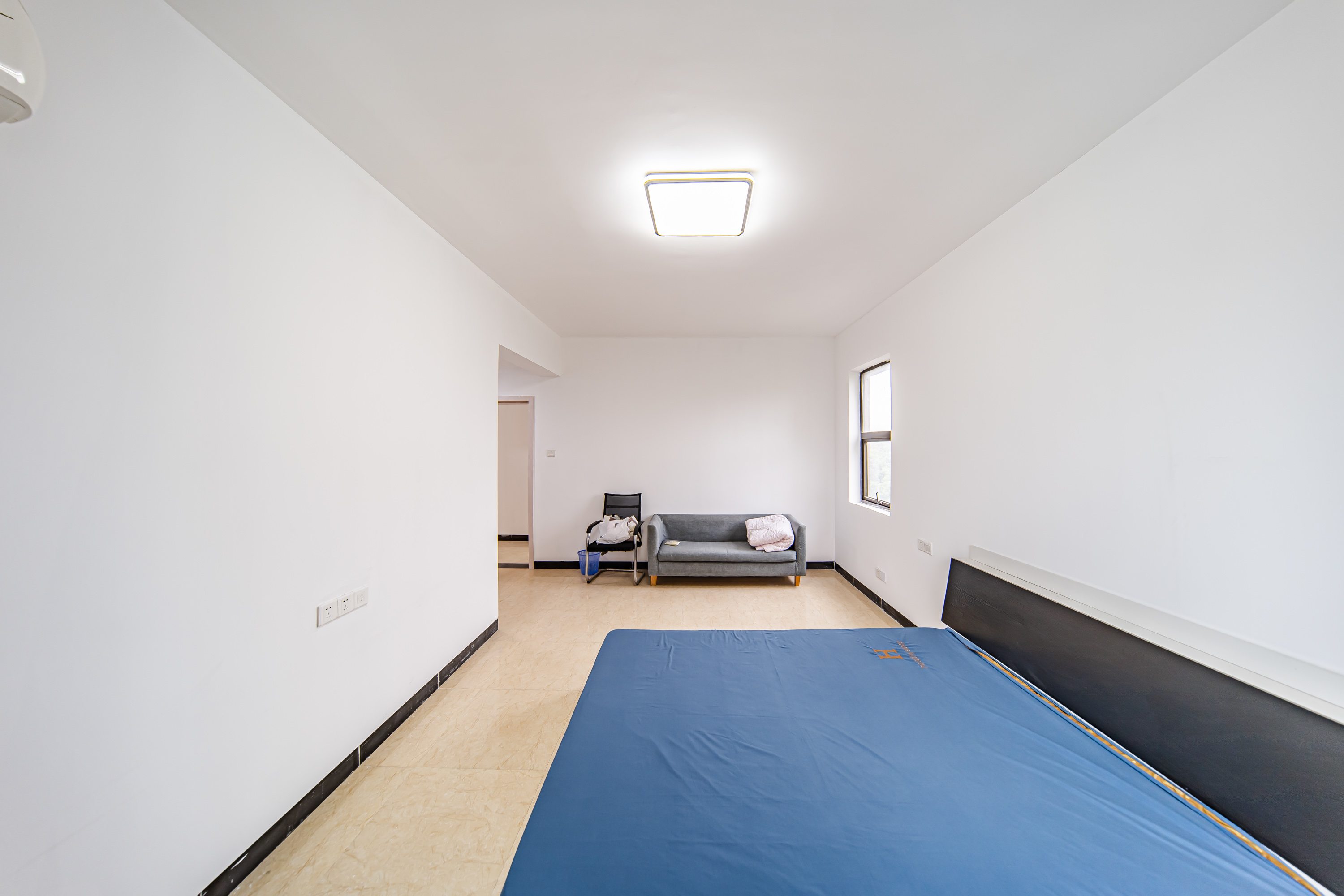 曙光泊岸  4室2厅2卫    258.0万 曙光泊岸  4室2厅2卫    258.0万卧室