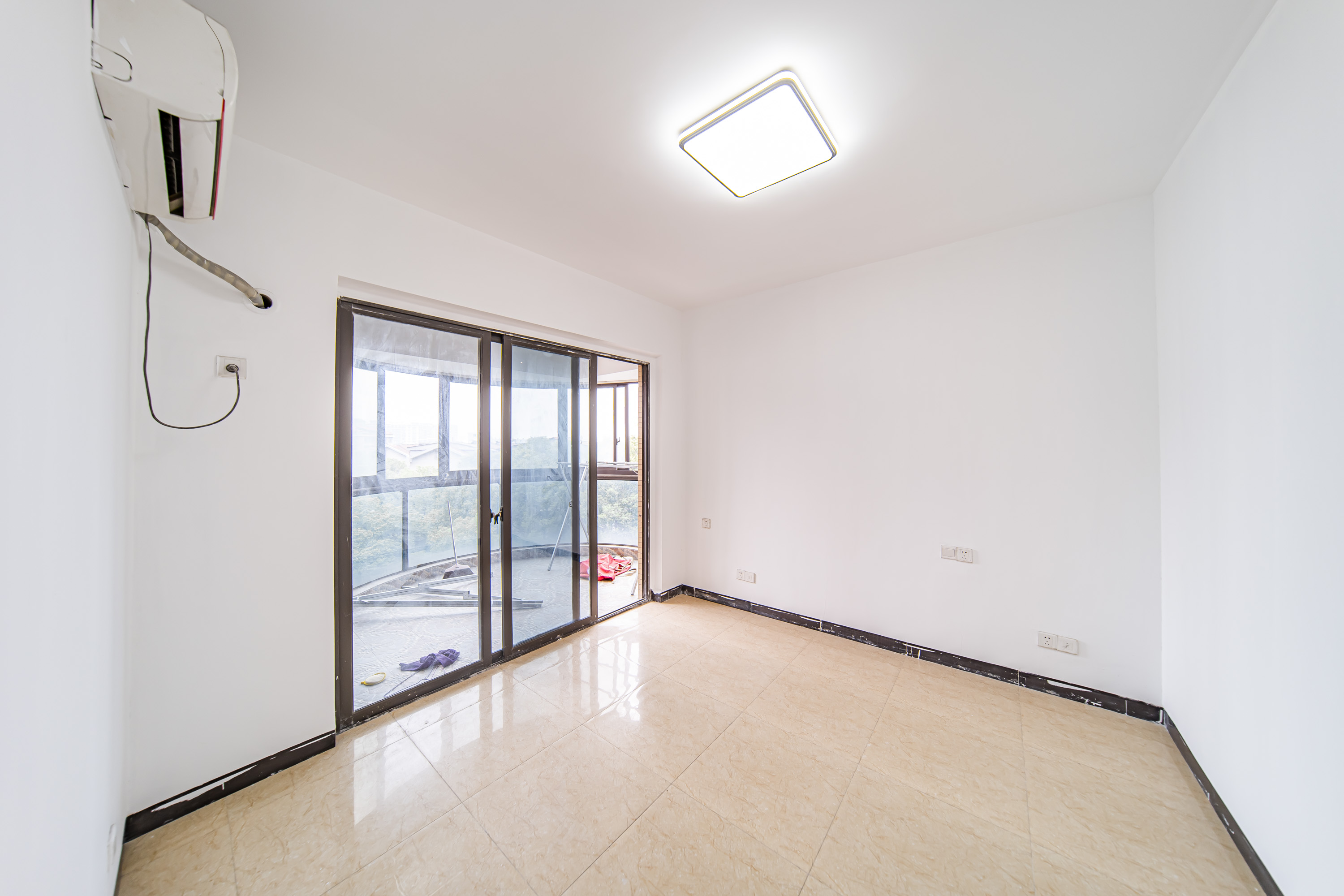 曙光泊岸  4室2厅2卫    258.0万 曙光泊岸  4室2厅2卫    258.0万卧室