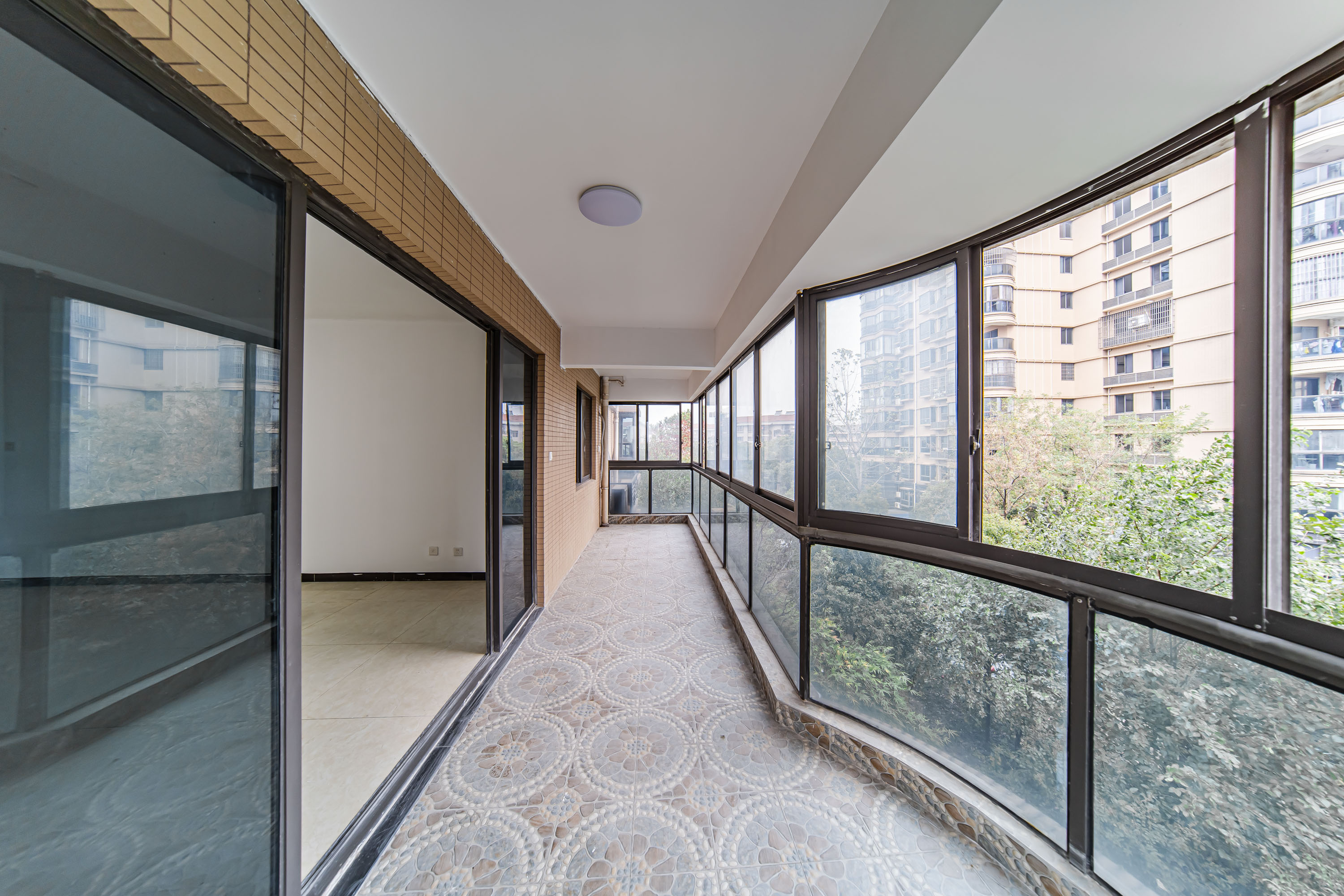 曙光泊岸  4室2厅2卫    258.0万 曙光泊岸  4室2厅2卫    258.0万阳台