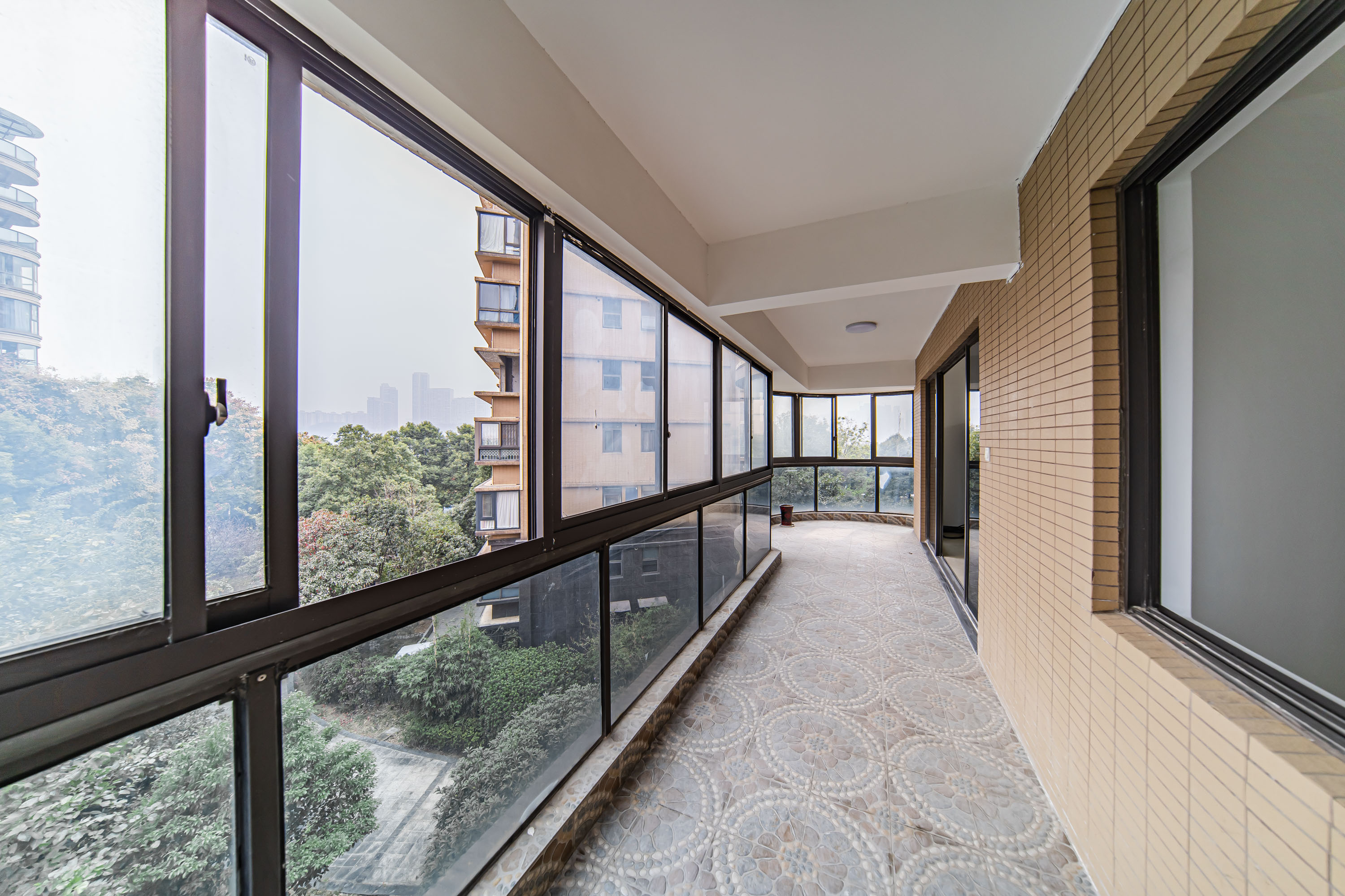 曙光泊岸  4室2厅2卫    258.0万 曙光泊岸  4室2厅2卫    258.0万阳台